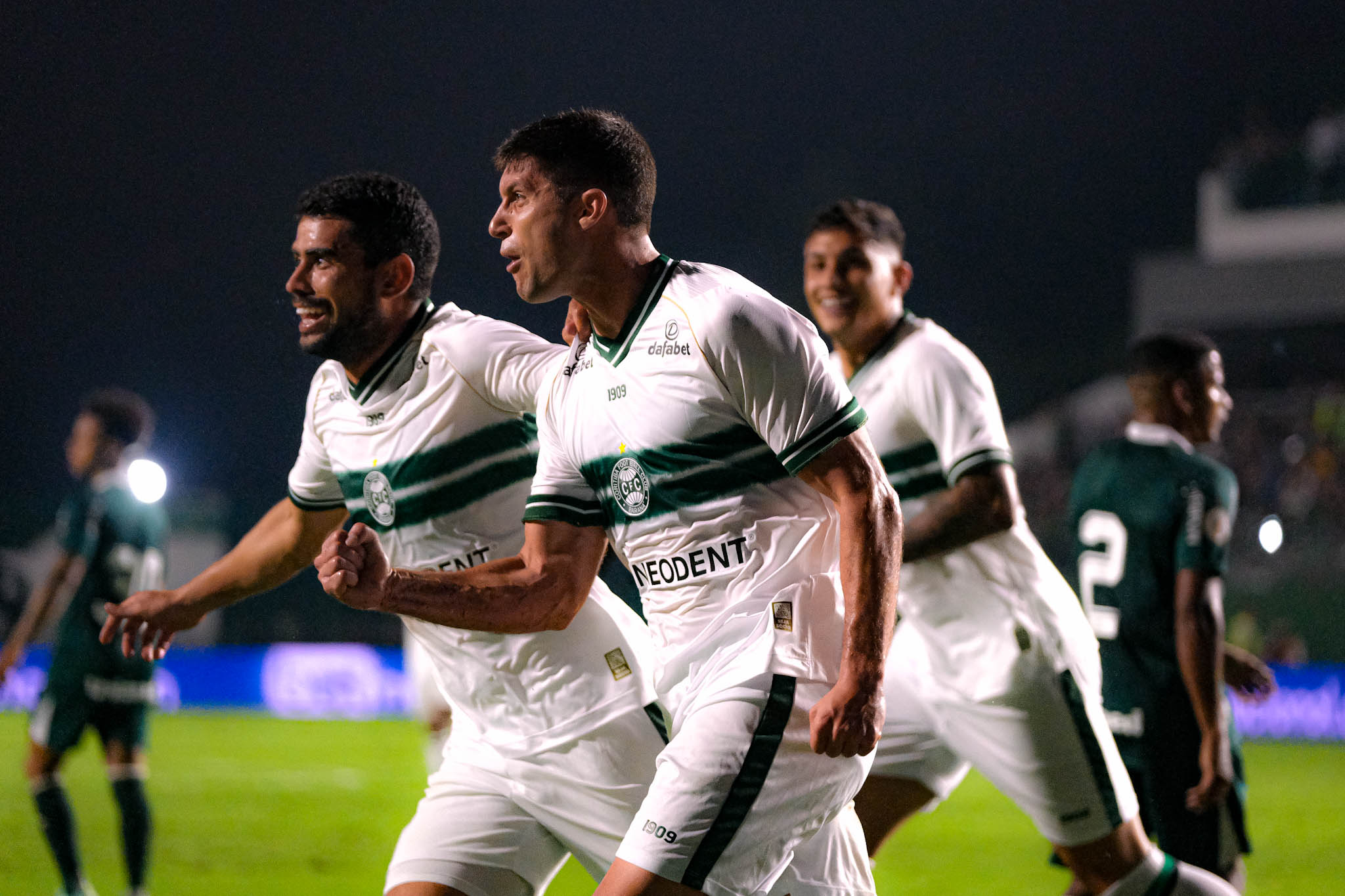 Kuscevic marca pela primeira vez no Coritiba