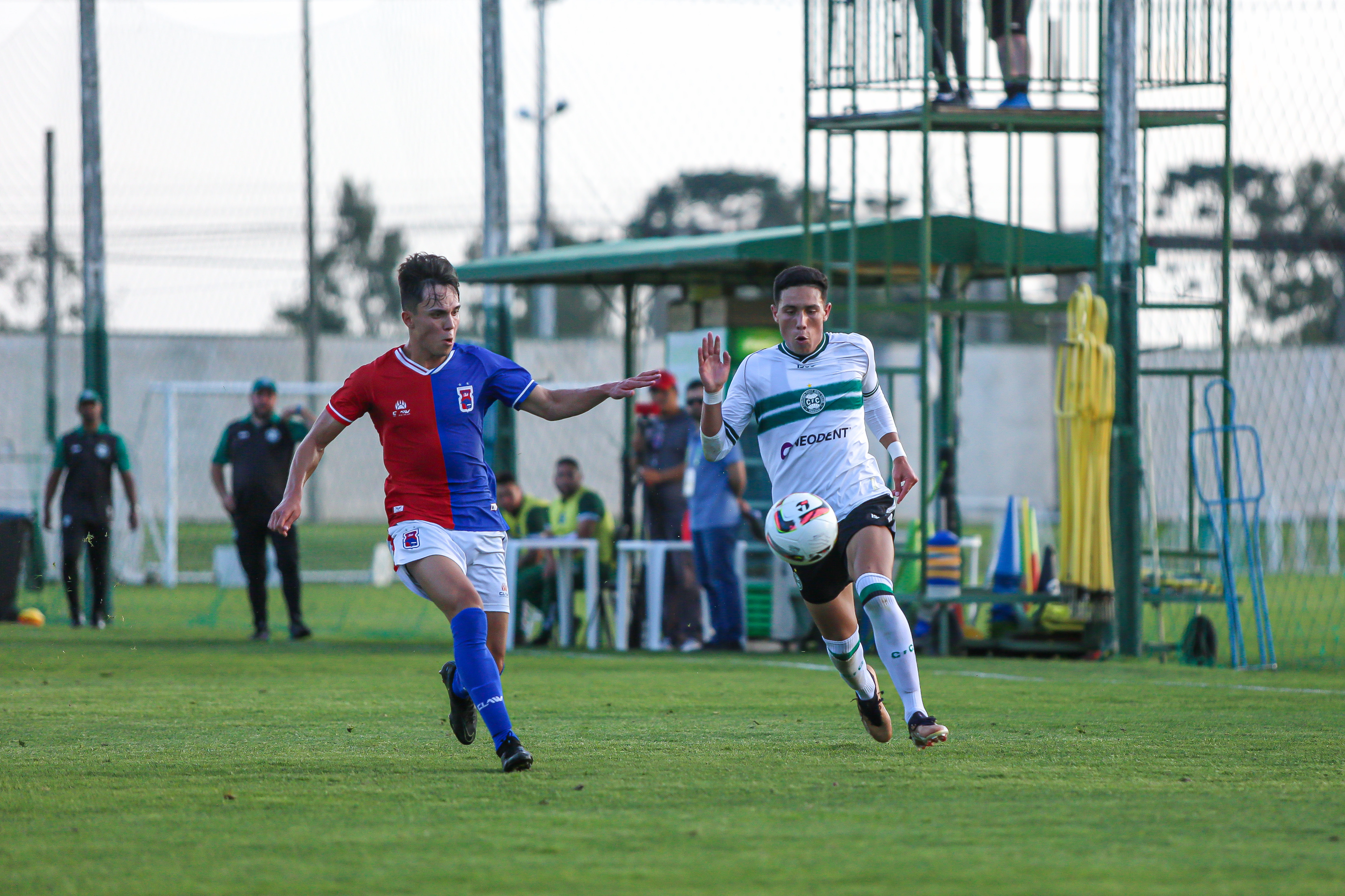 Sub-20 e sub-17 garantem a classifica��o no Campeonato Paranaense