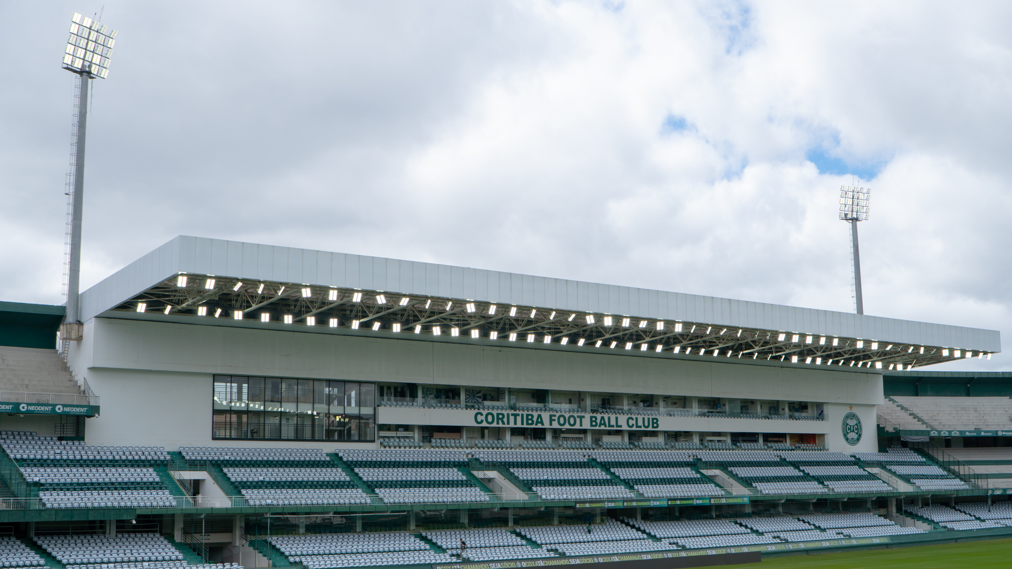 Coritiba inaugura nova ilumina��o padr�o FIFA