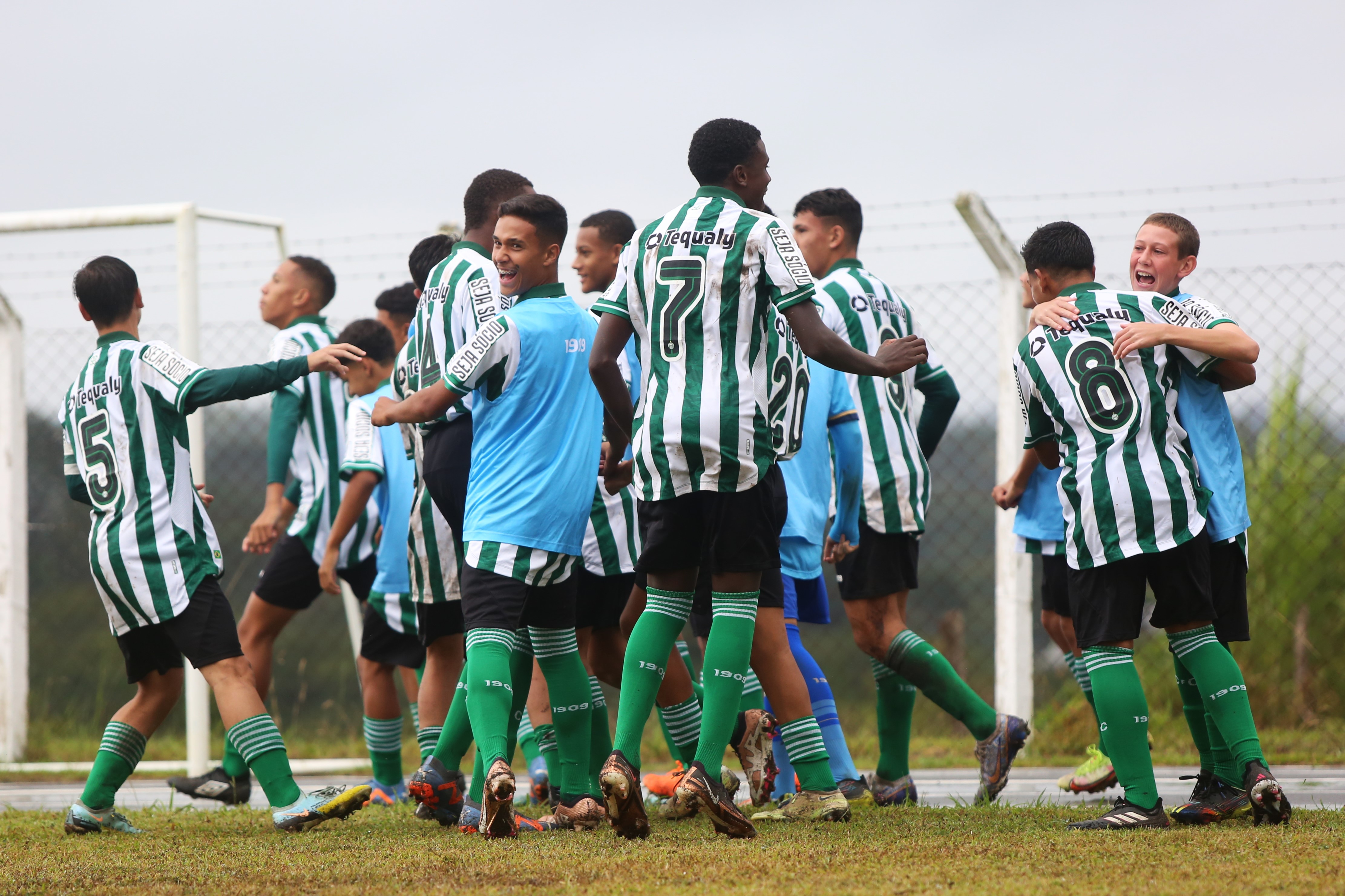 Equipes sub-15 e sub-17 estreiam com vit�ria no Paranaense