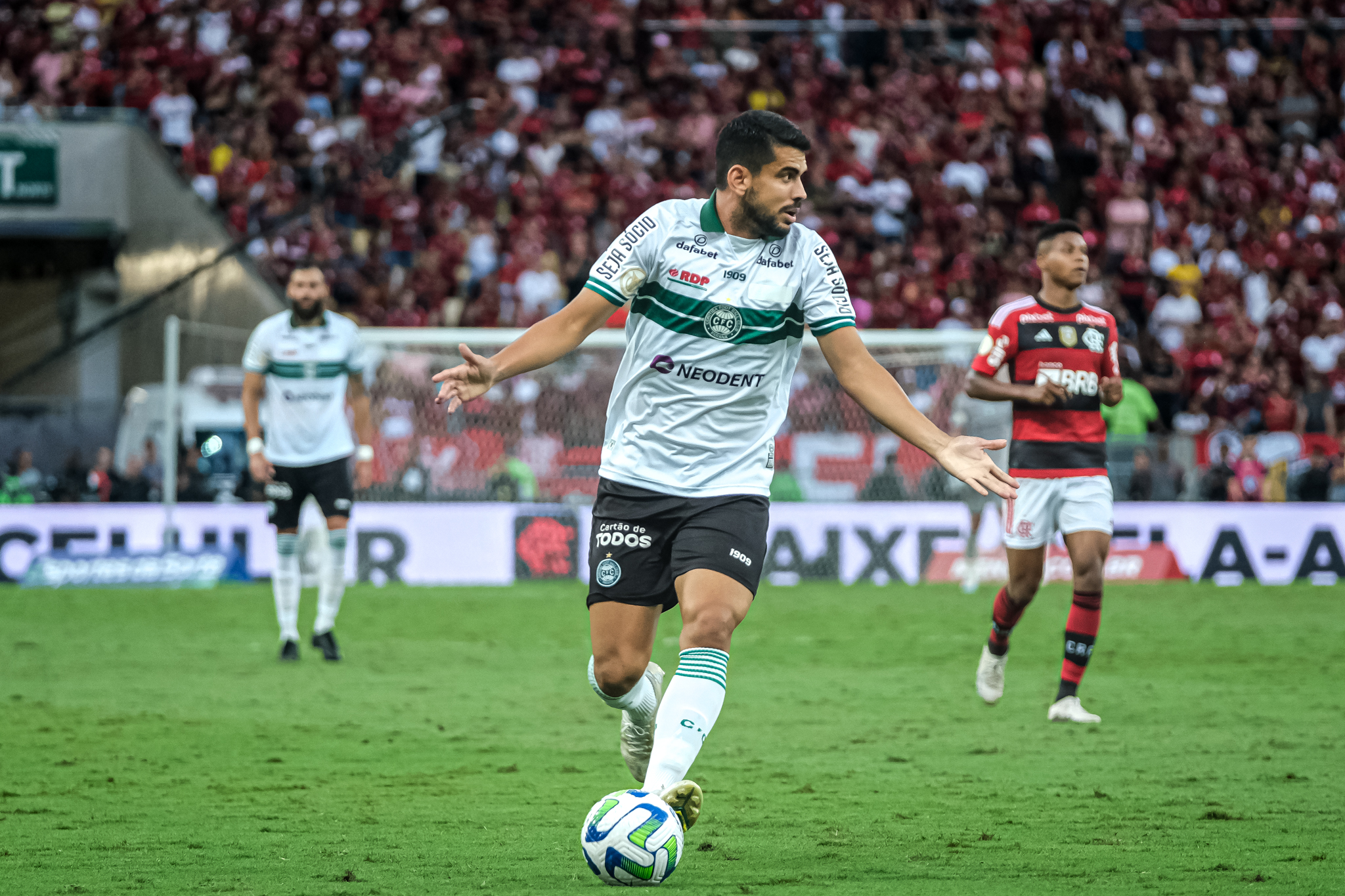 Z� Roberto estreia pelo Coxa