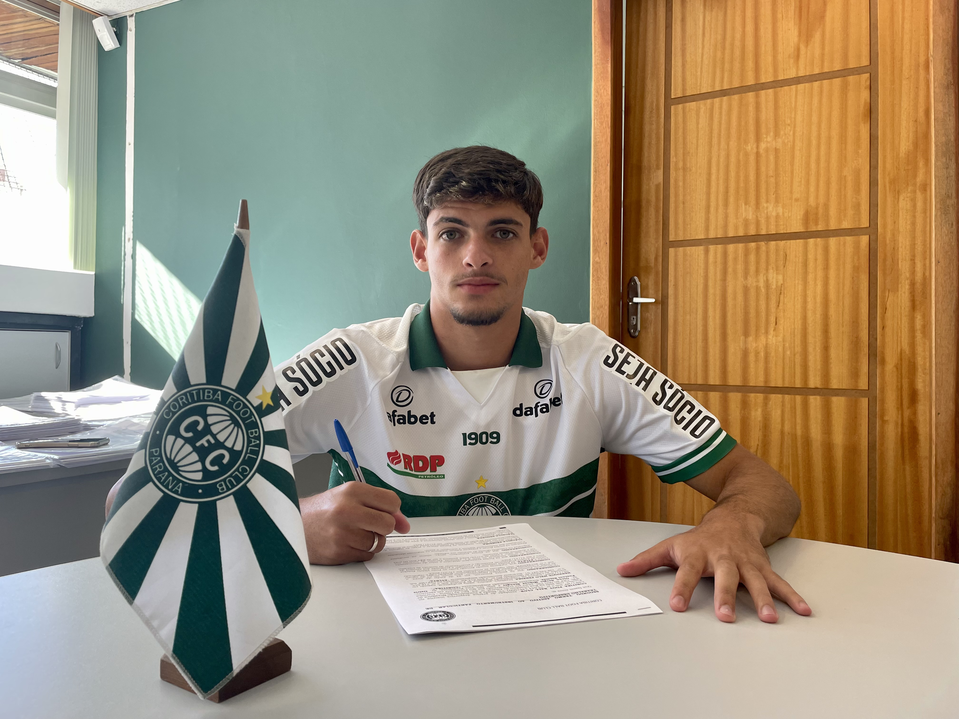 Henrique Melo estende contrato de empr�stimo com o Coritiba