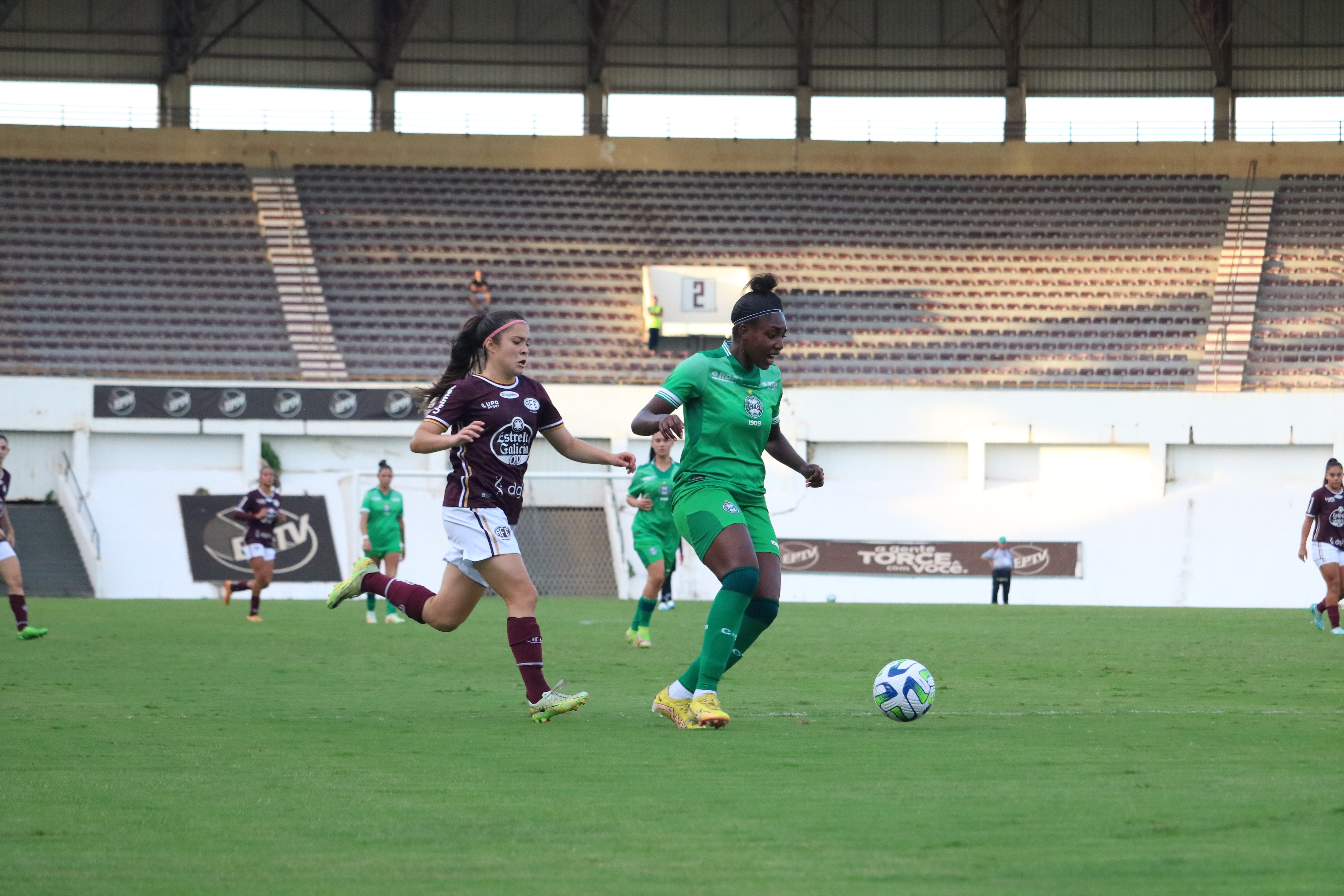 Feminino sub-20 sofre rev�s em S�o Paulo