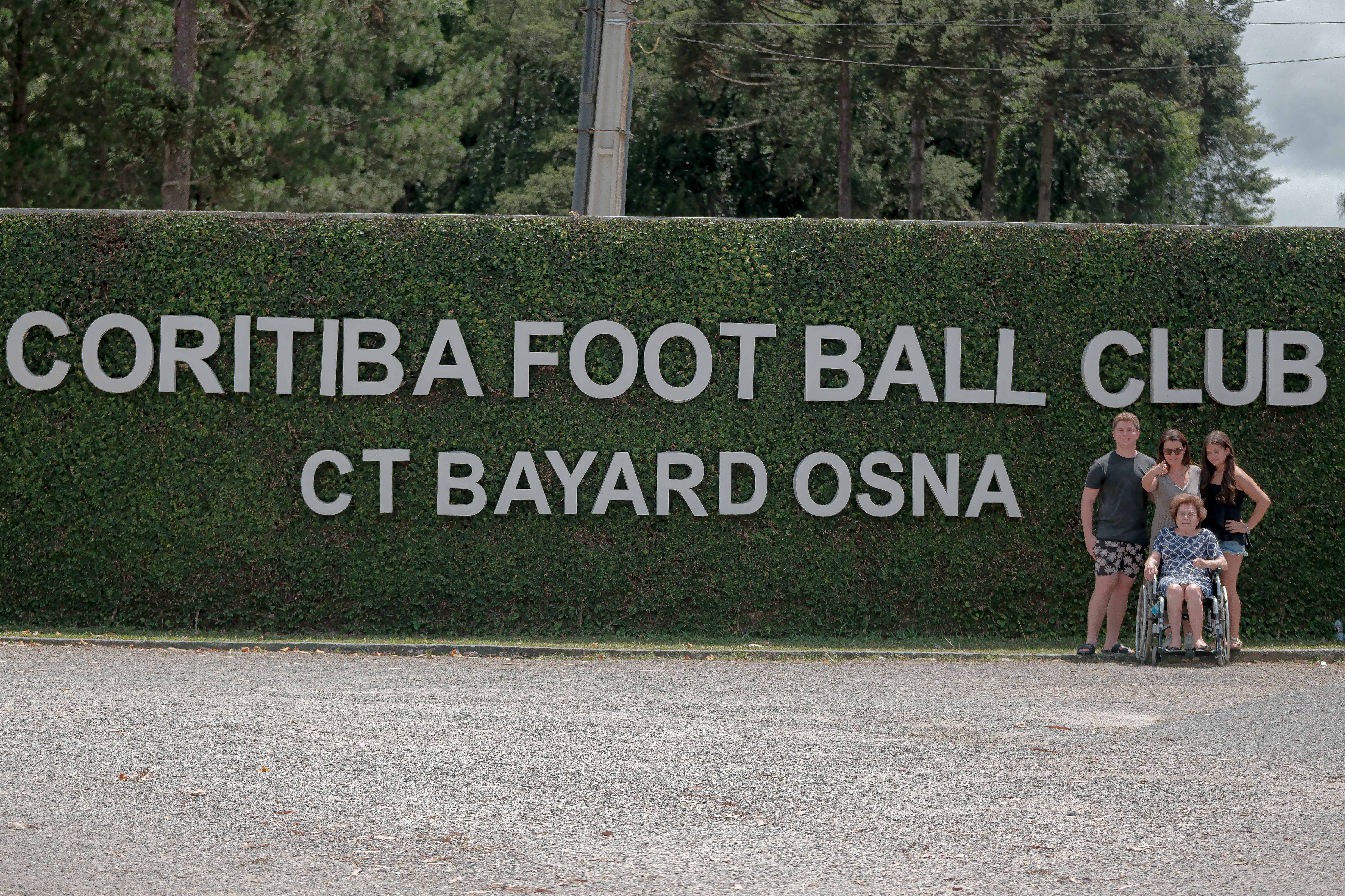 Fam�lia do ex-Presidente Bayard Osna visita o CT do Coritiba