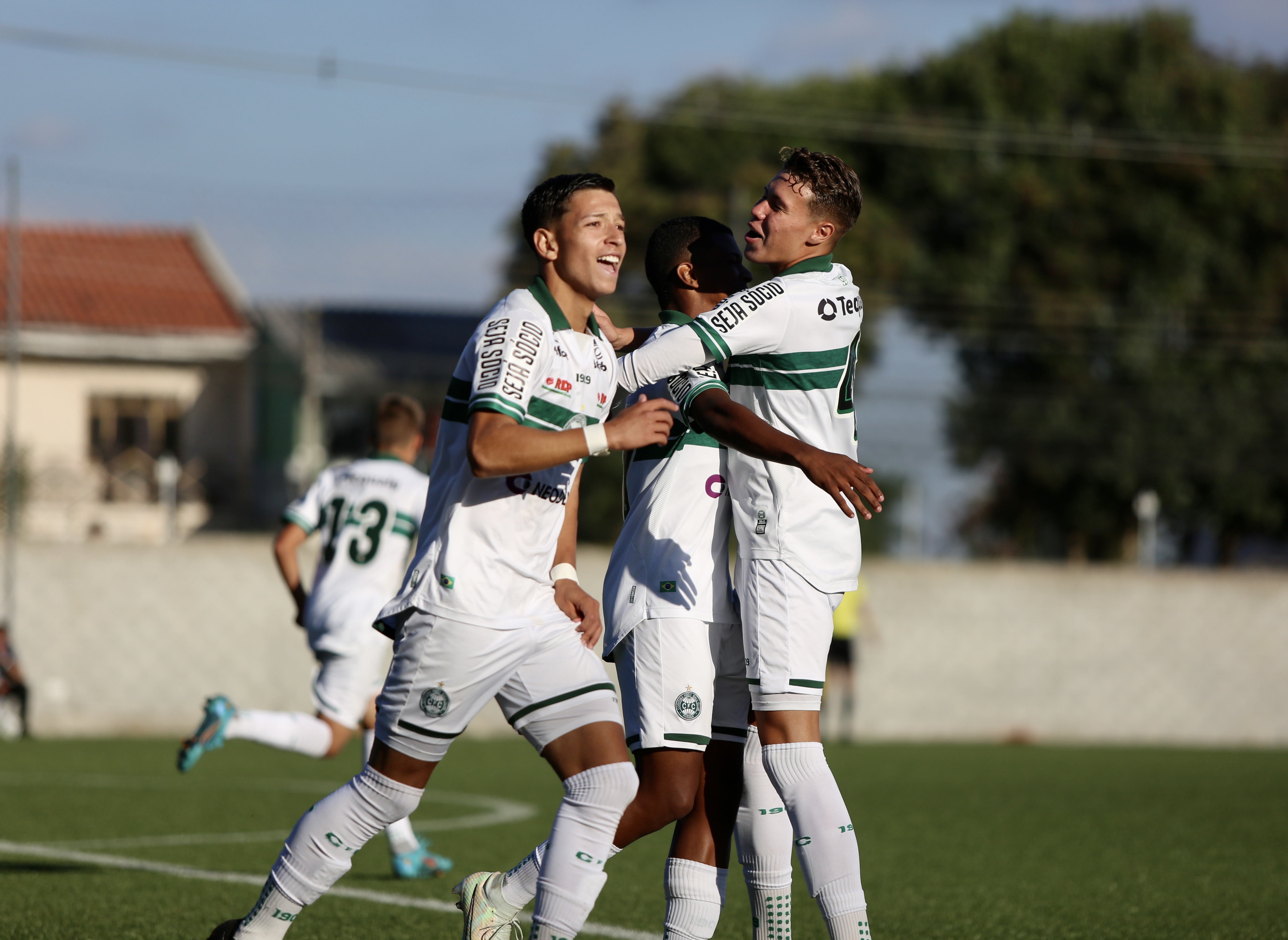 De virada, Coritiba vence o Athletico-PR pelo Sul-Brasileiro