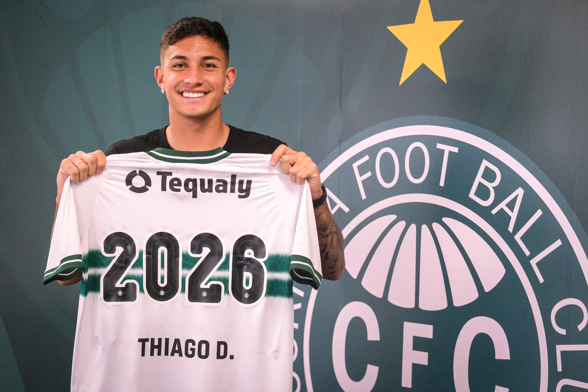 Coritiba renova contrato com Thiago Dombroski