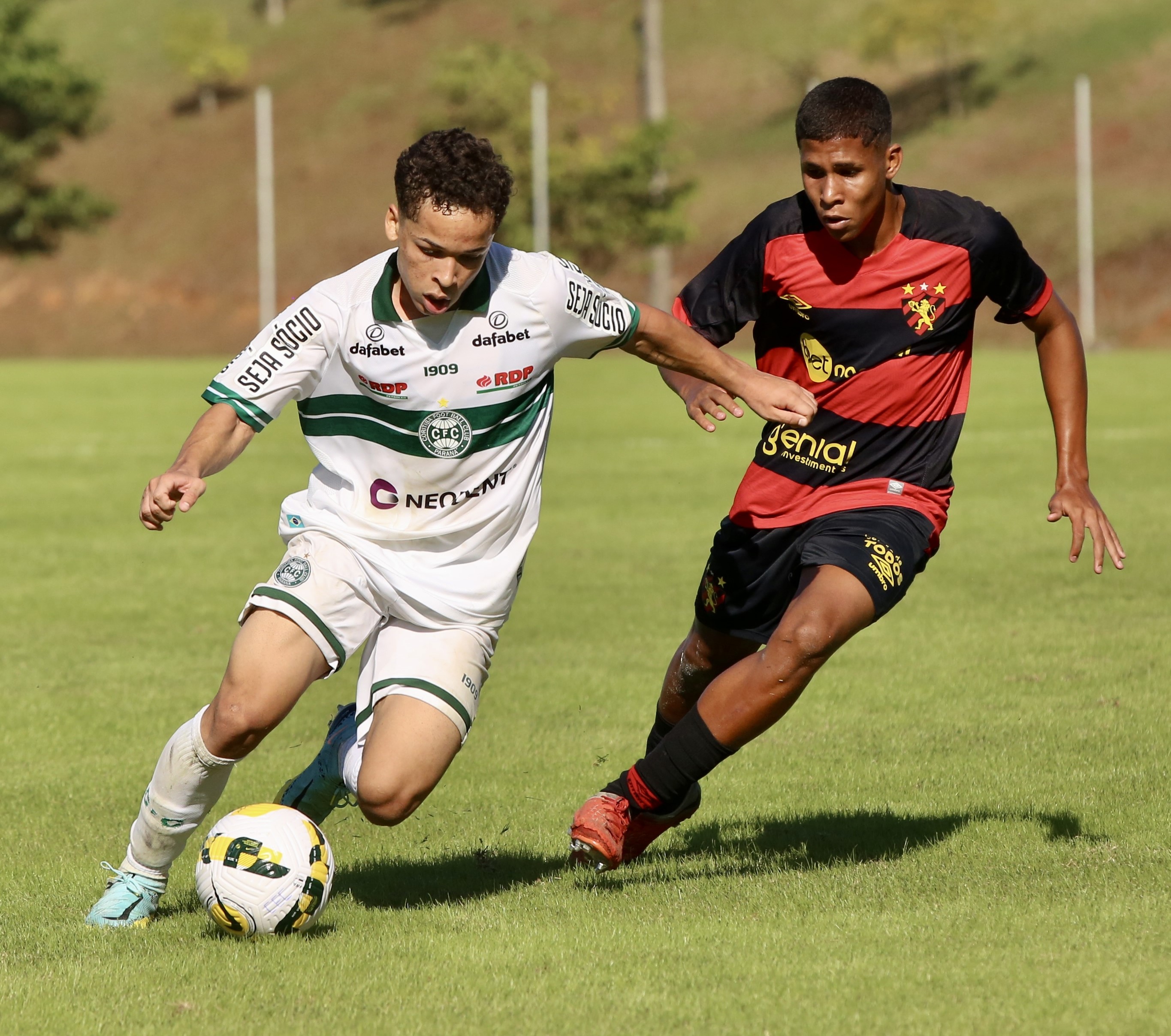 Sub-17 sofre rev�s na estreia da Copa Crici�ma