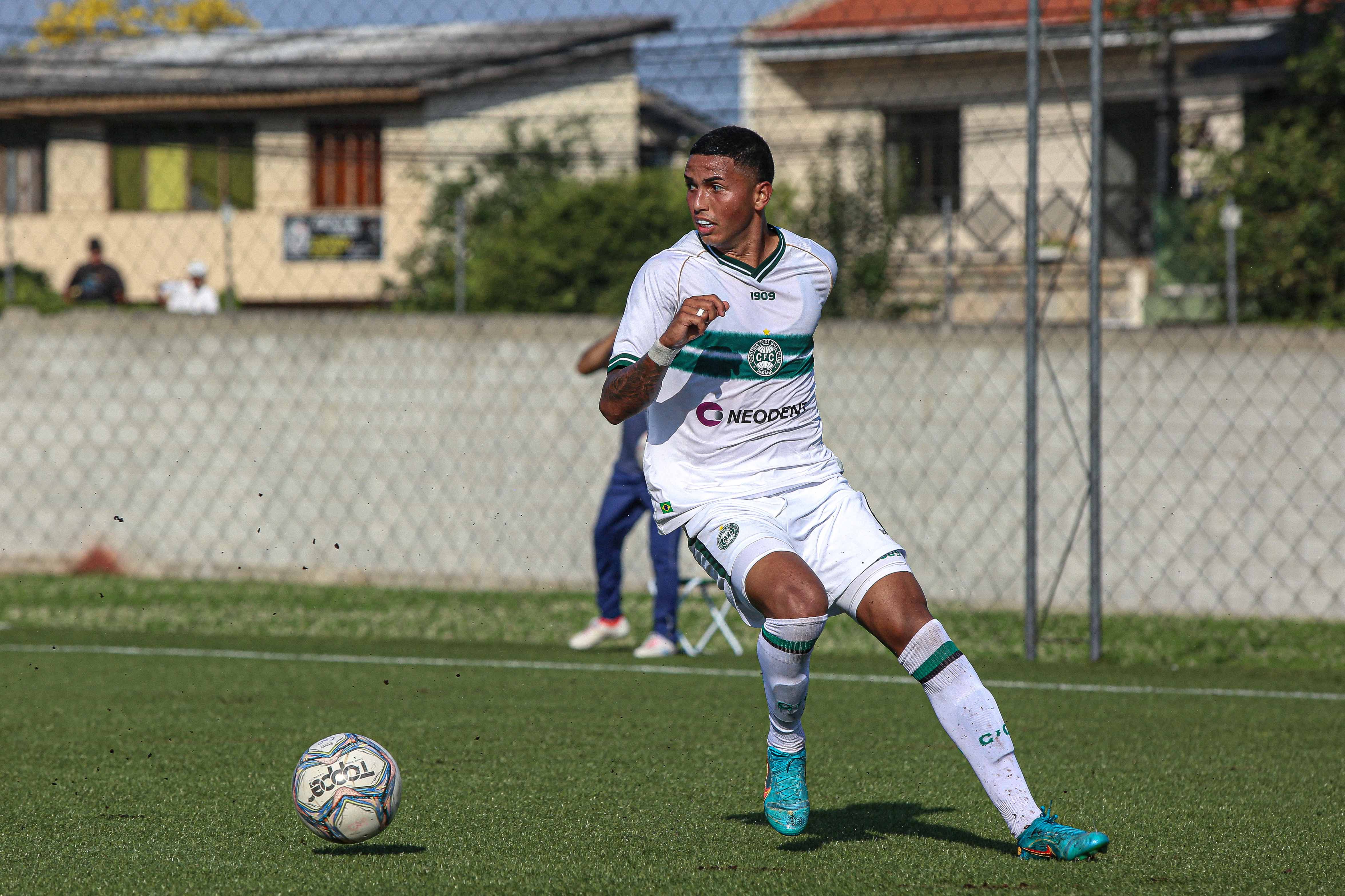 Coritiba encara o Londrina na decis�o do Paranaense sub-20