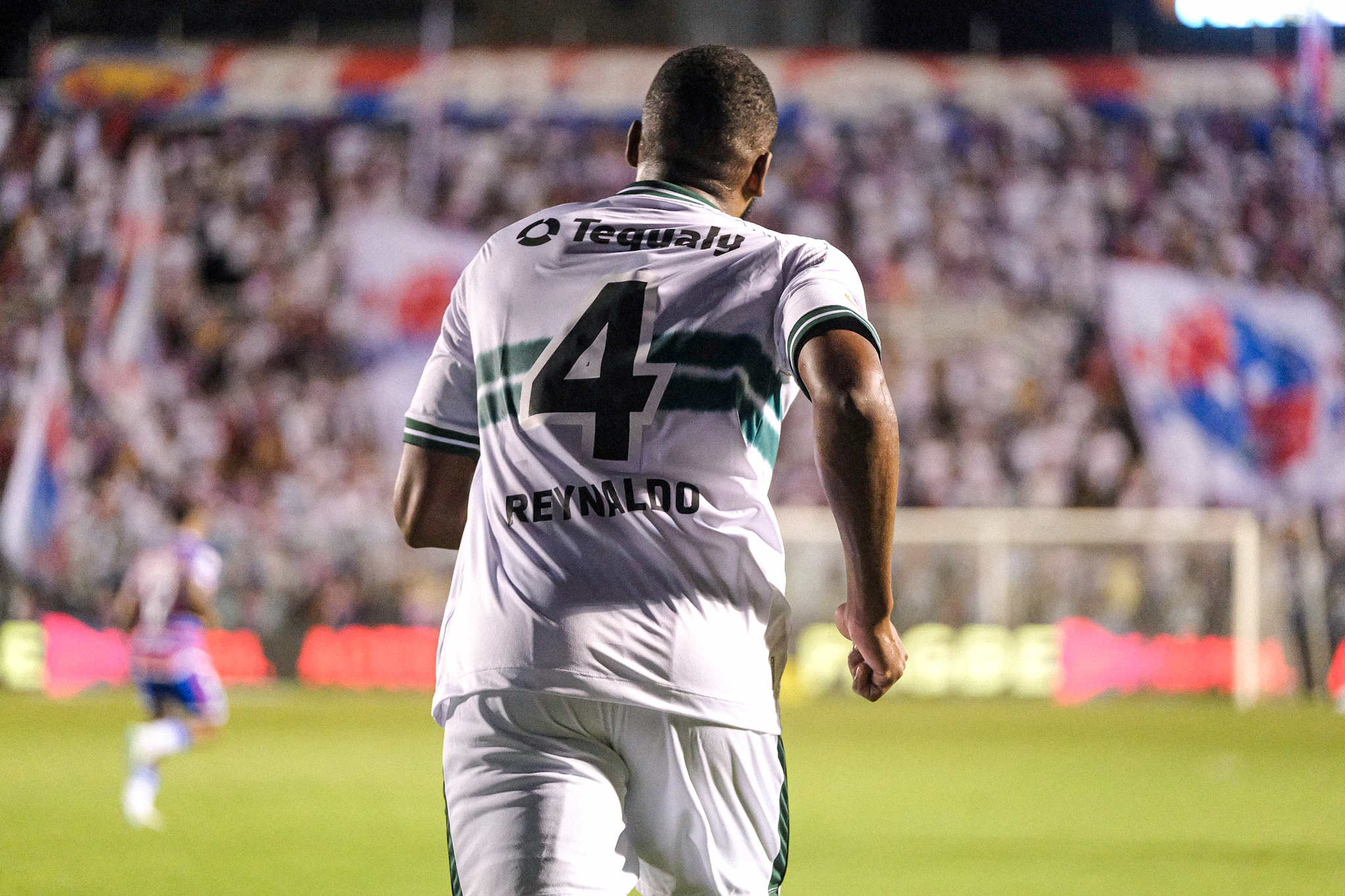Reynaldo estreia pelo Coritiba
