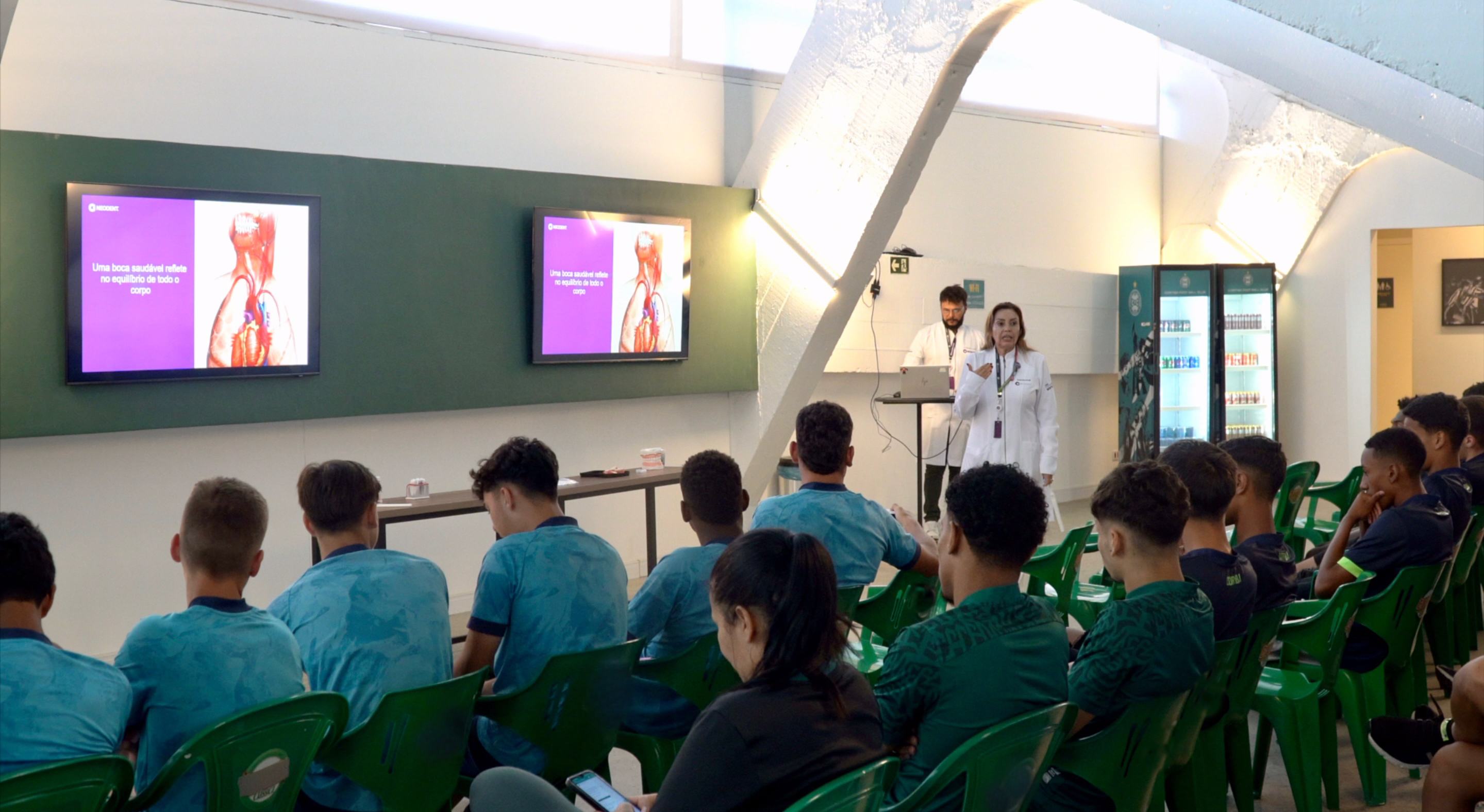 Atletas da base participam de palestra sobre sa�de bucal