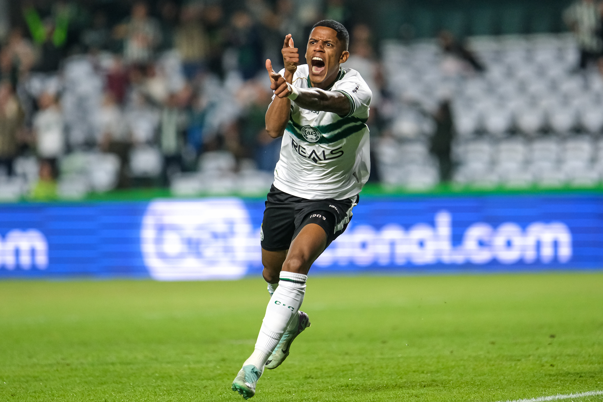 O primeiro gol de Rodrigo Gelado