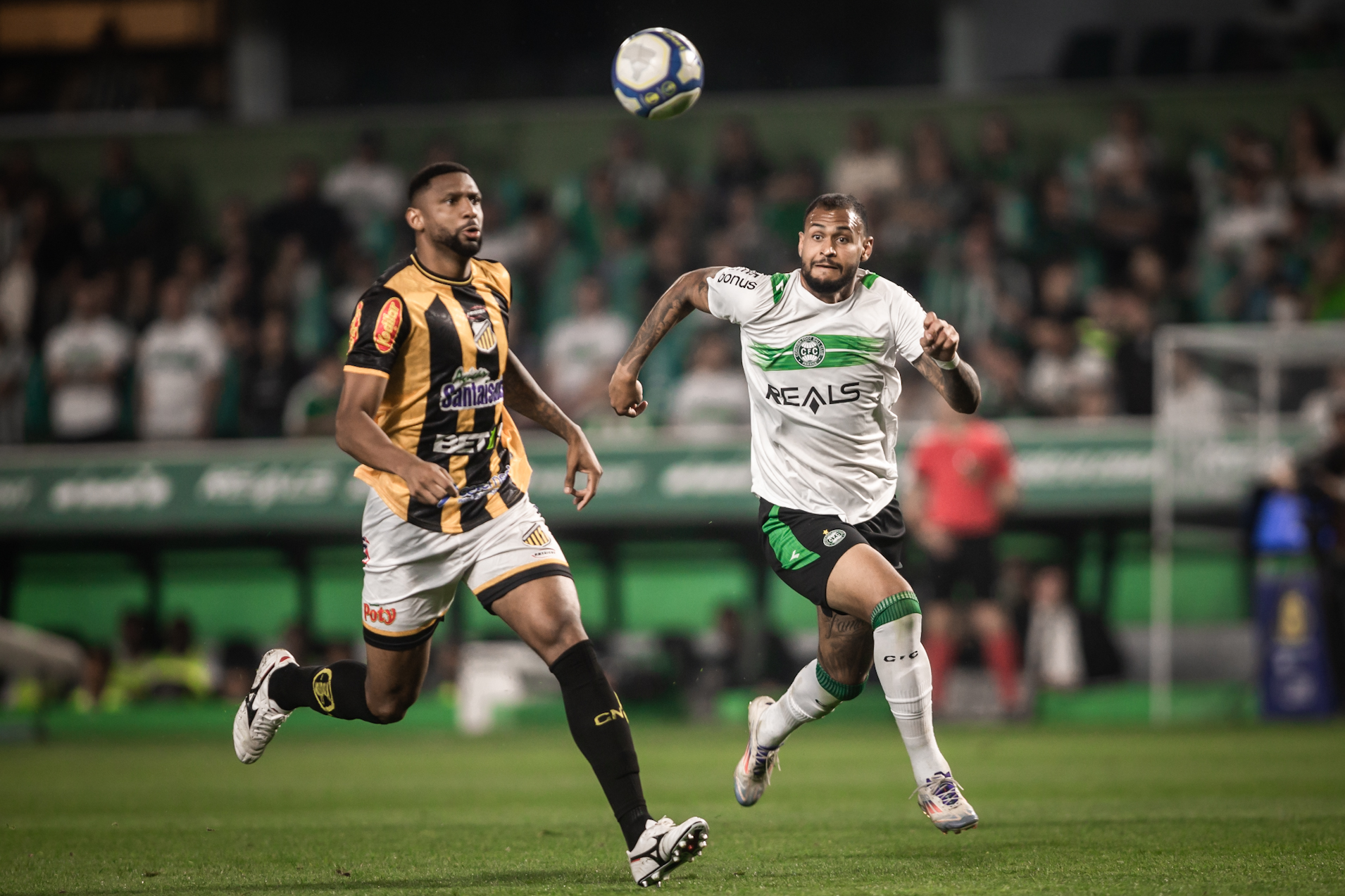 O primeiro gol de J�nior Brumado