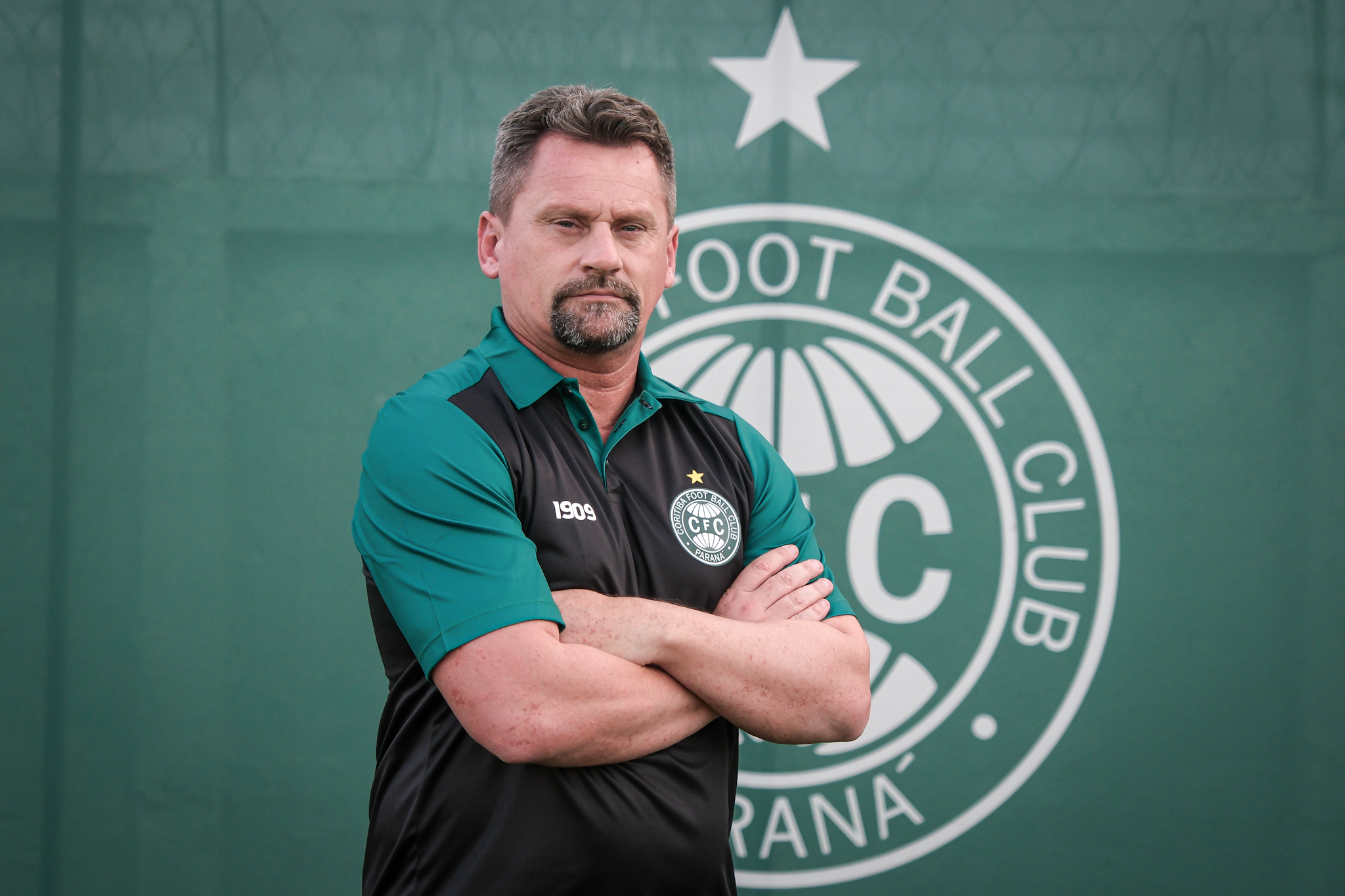 F�bio Matias d� sua primeira entrevista como profissional do Coritiba para a Tv Coxa