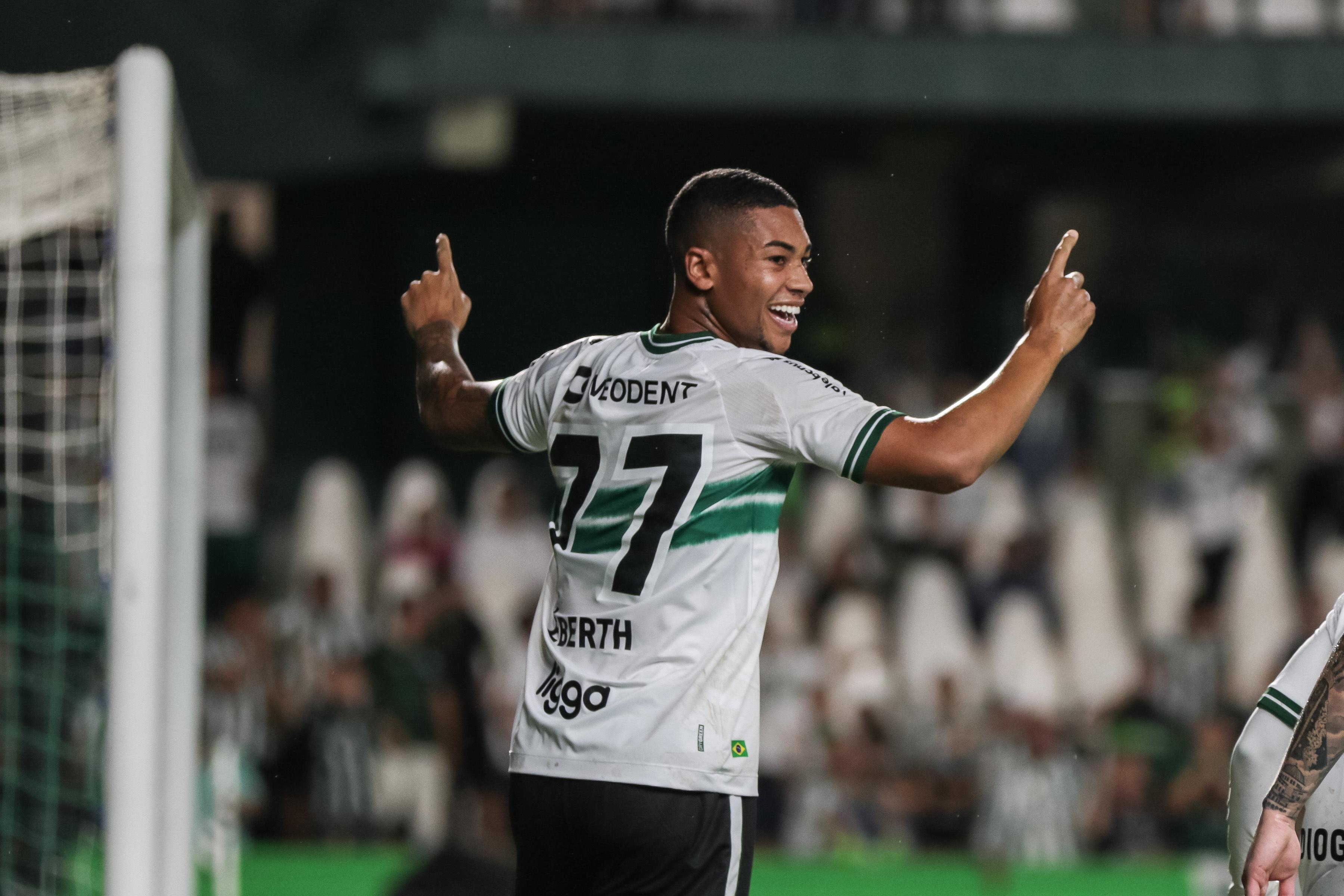�berth marca seu primeiro gol profissional