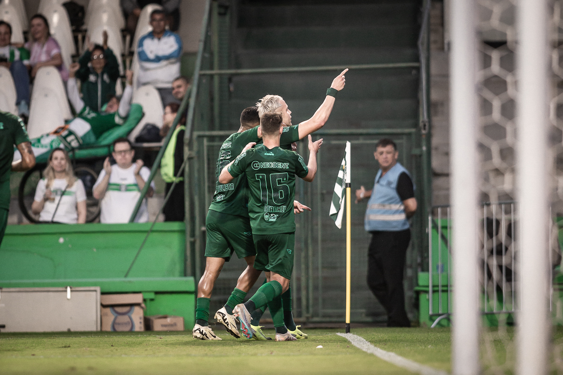 Vit�ria alviverde no Couto Pereira! 