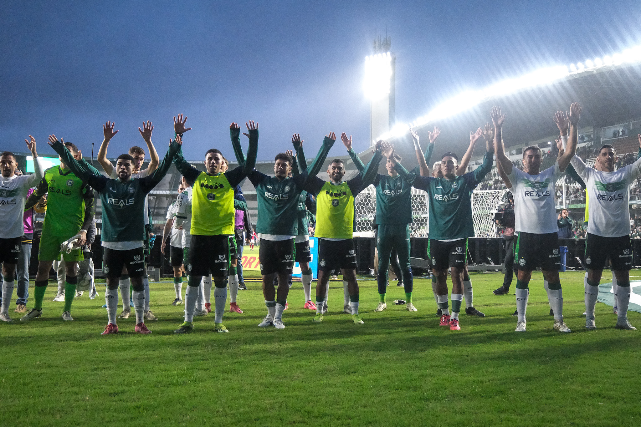 Estreia com vit�ria e casa cheia! 