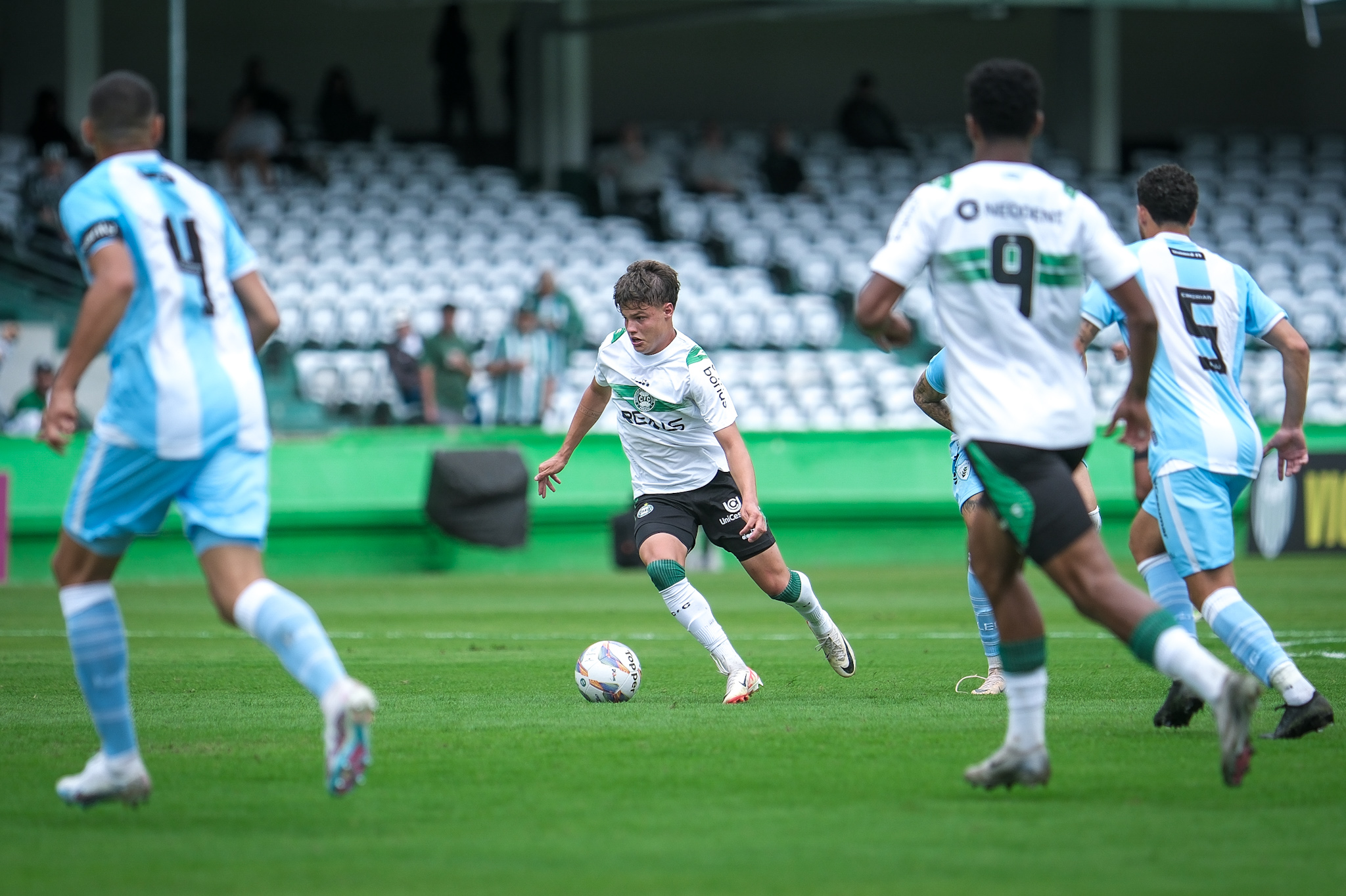 Coritiba � superado em casa na estreia do Paranaense 2025  