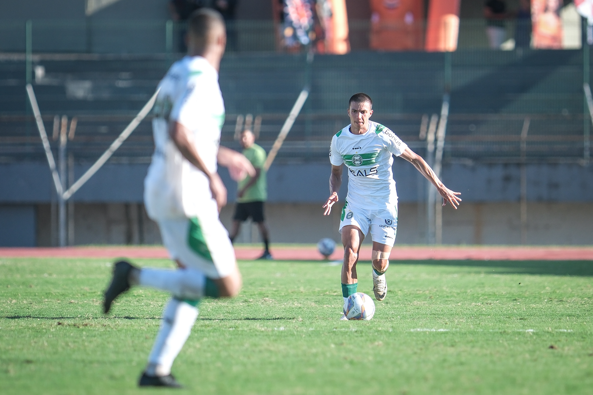 Rev�s no Willie Davids em partida de ida das quartas de final do Paranaense