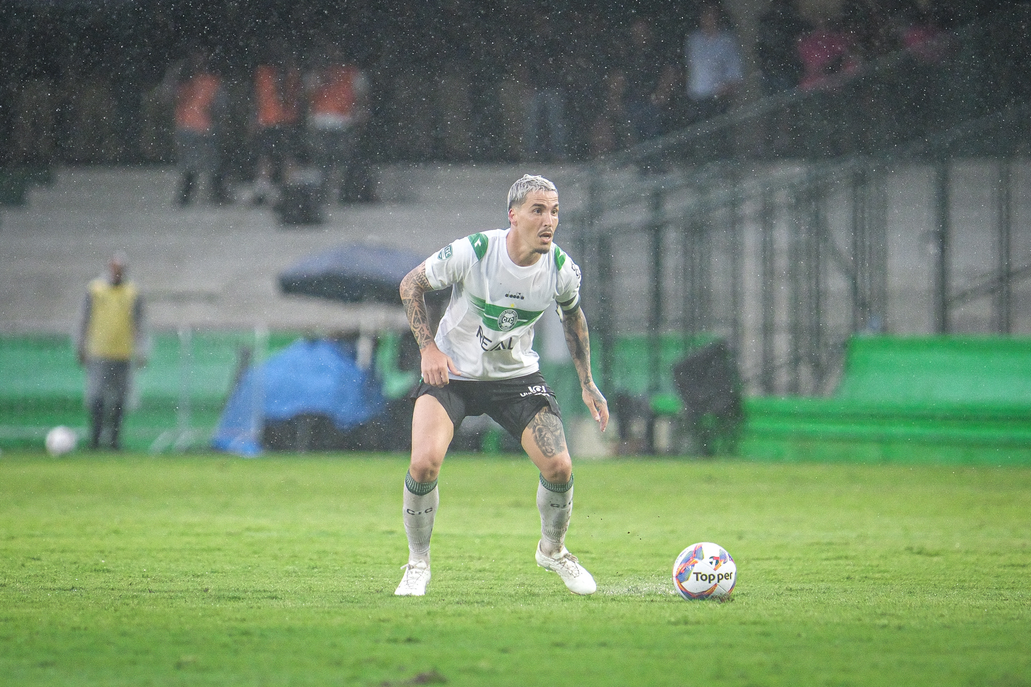 Cl�ssico AtleTIBA termina tudo igual no Couto Pereira