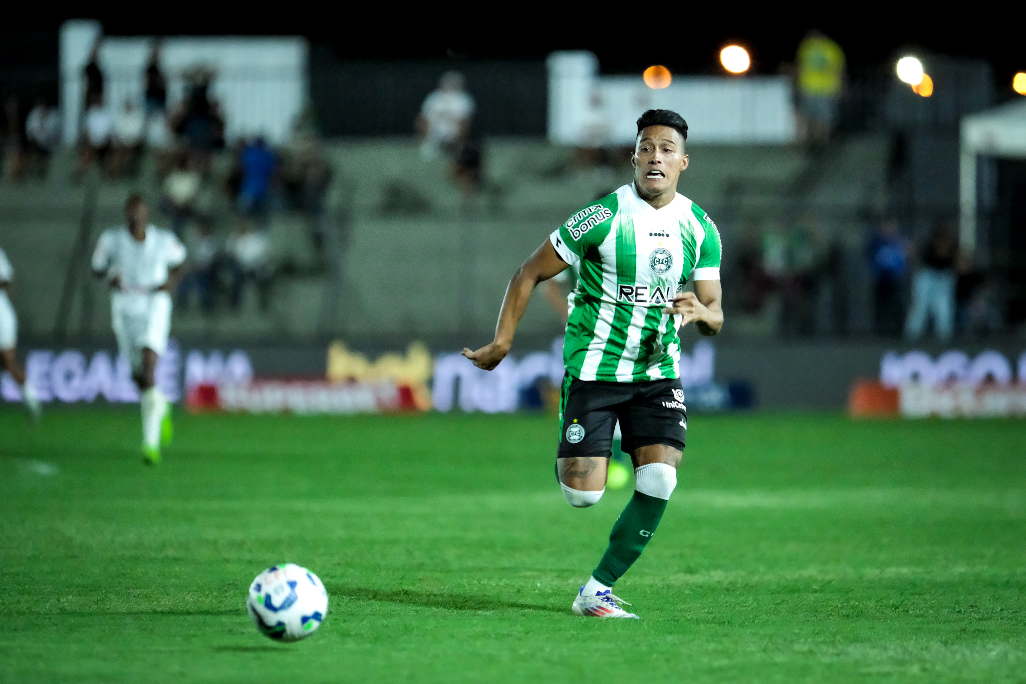 Coritiba sofre derrota para o Ceil�ndia