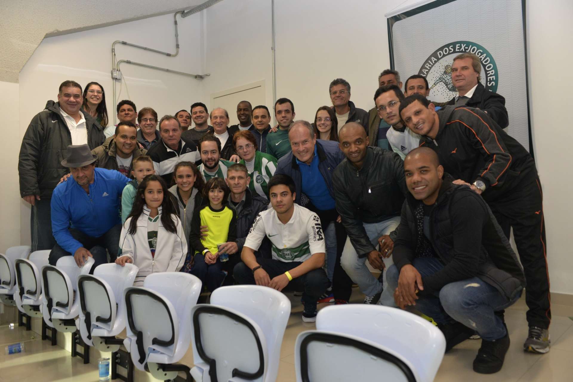 Jogo ao lado de ex-atletas