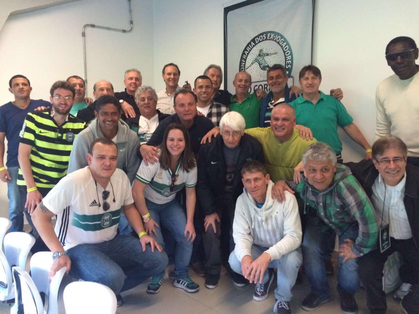 Jogo ao lado de �dolos