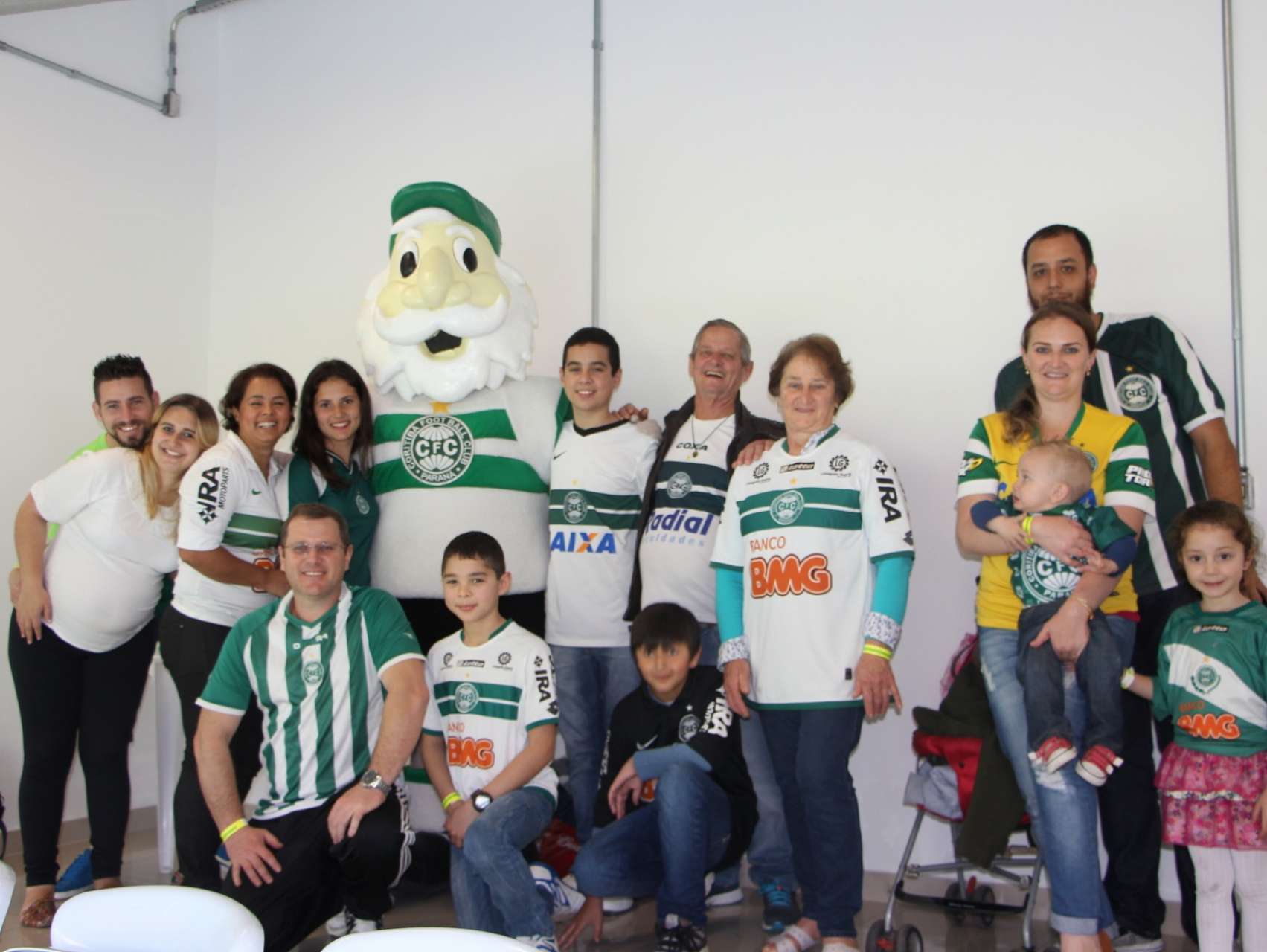 Feliz anivers�rio, s�cios!