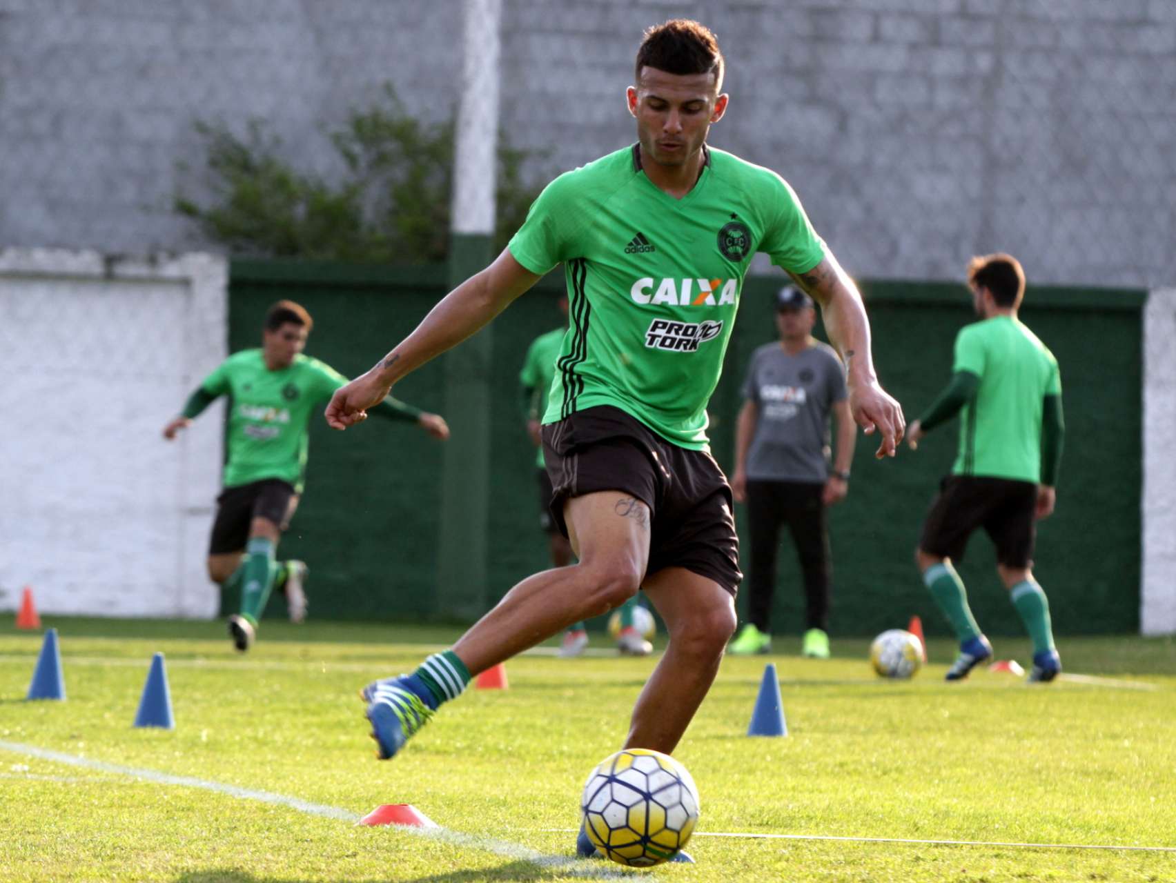 Coxa inicia semana de atividades
