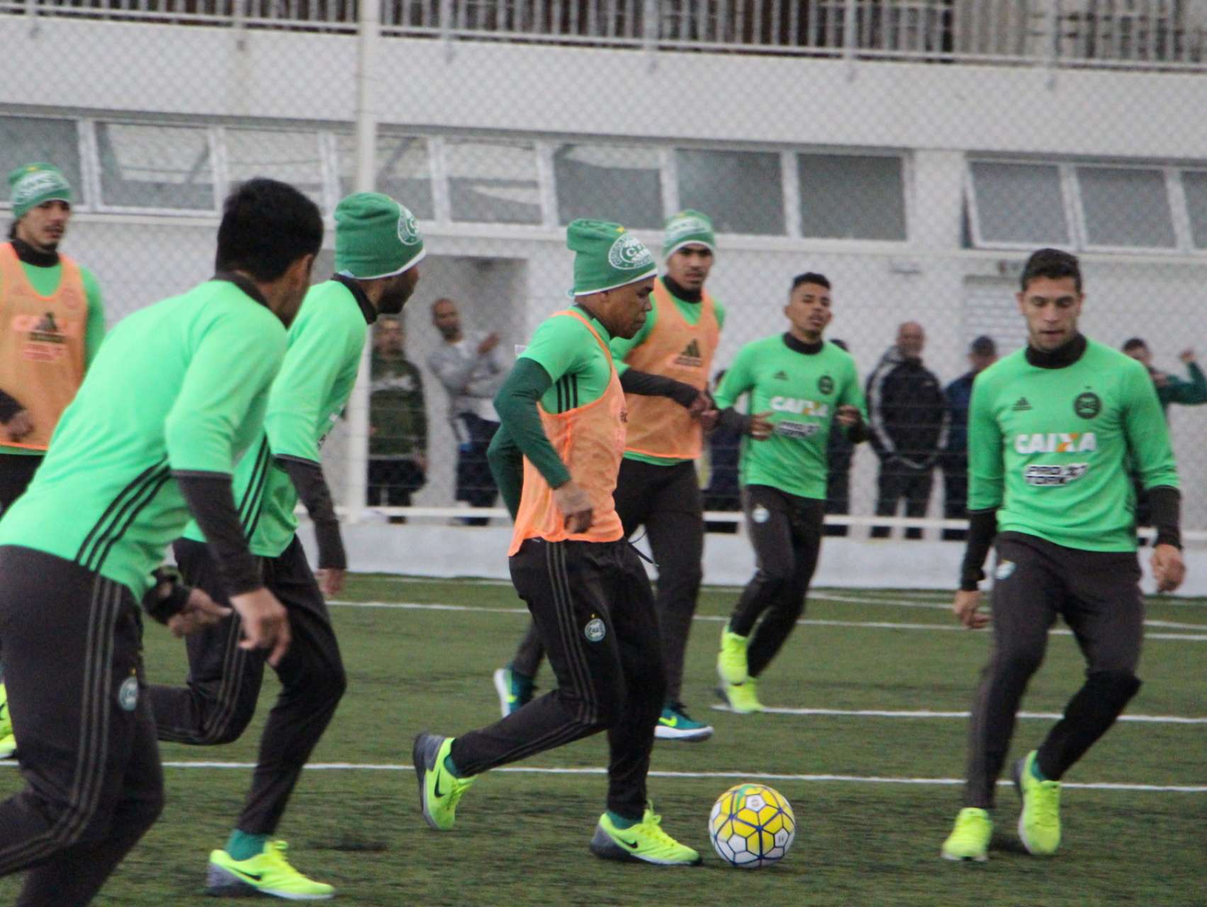 Coxa faz treino indoor neste s�bado