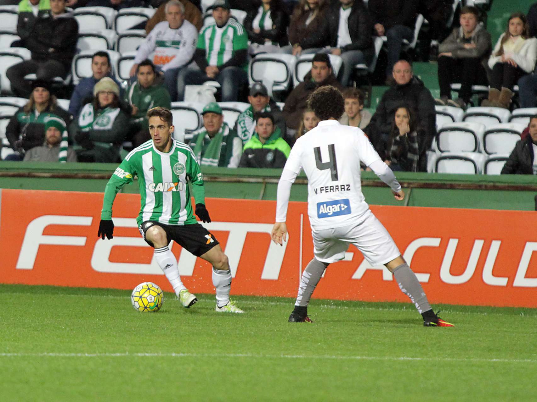 Santos e Coritiba fazem jogo 41 na hist�ria