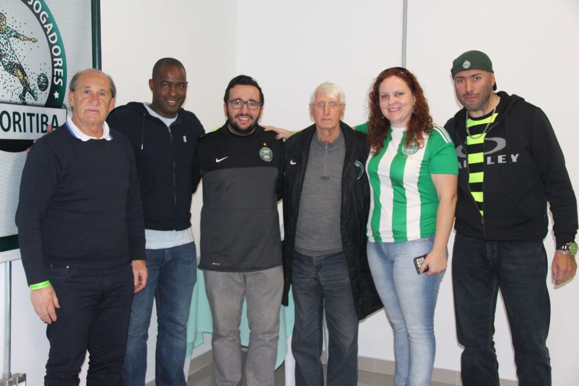 Assista ao jogo ao lado de ex-atletas