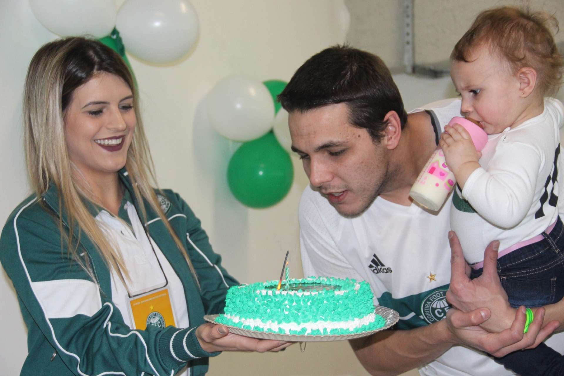 Feliz anivers�rio, s�cios!