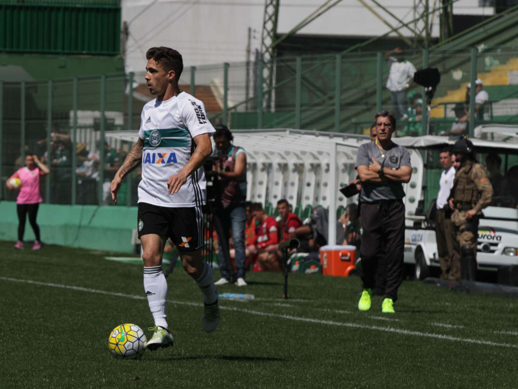 Neto Berola passar� por cirurgia