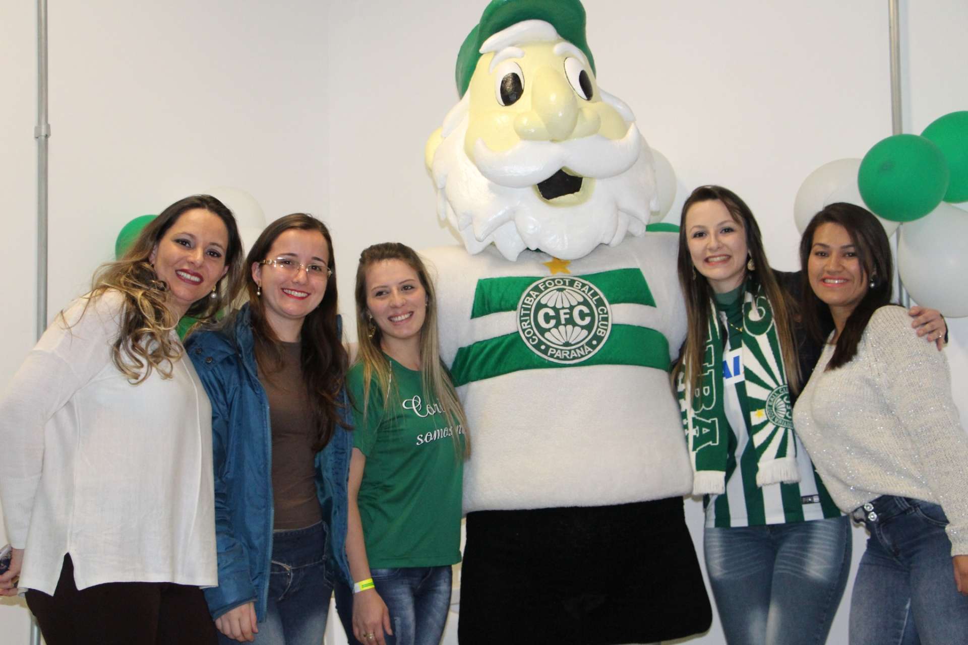 Feliz anivers�rio, s�cios!