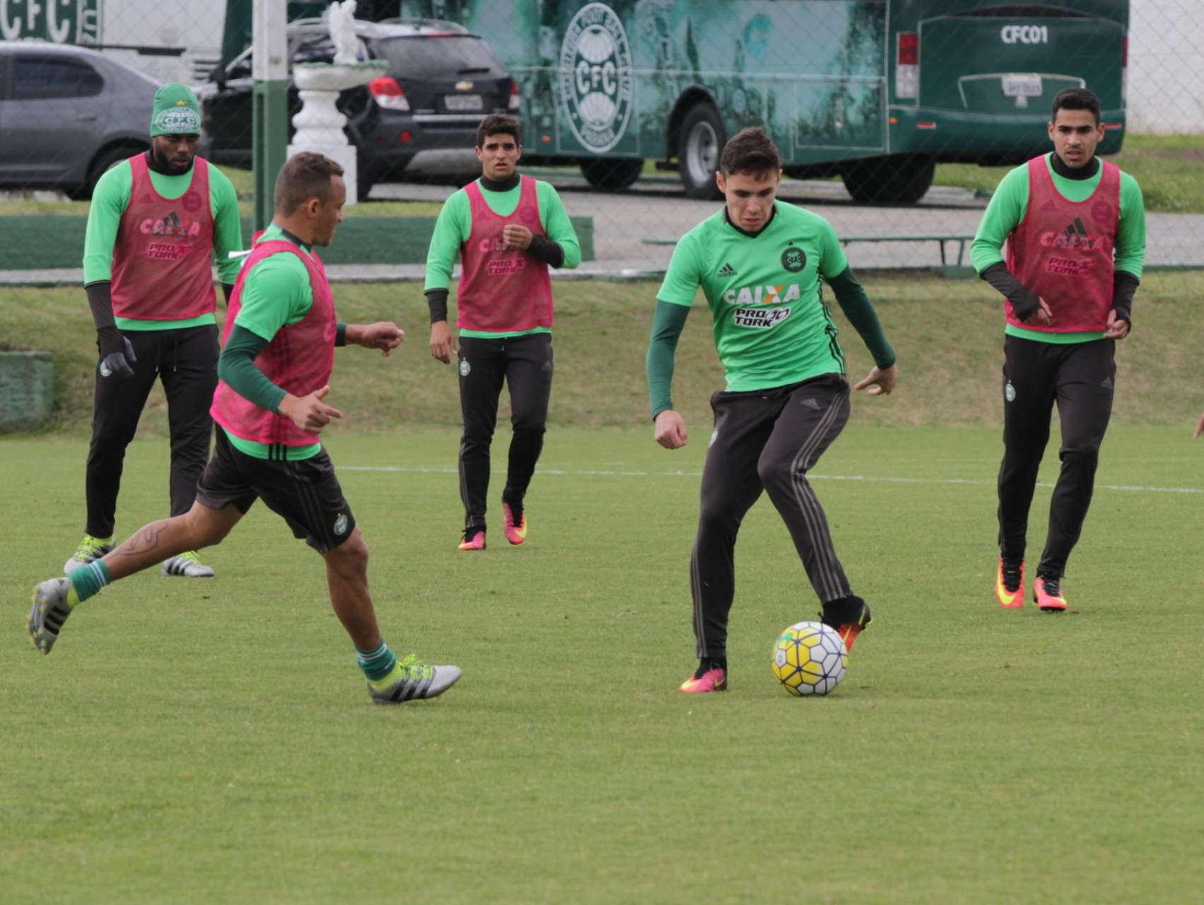 Coxa realiza �ltimo treino em Curitiba