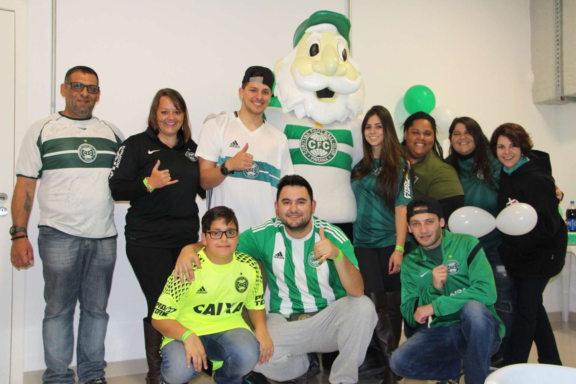 Feliz anivers�rio, s�cios!