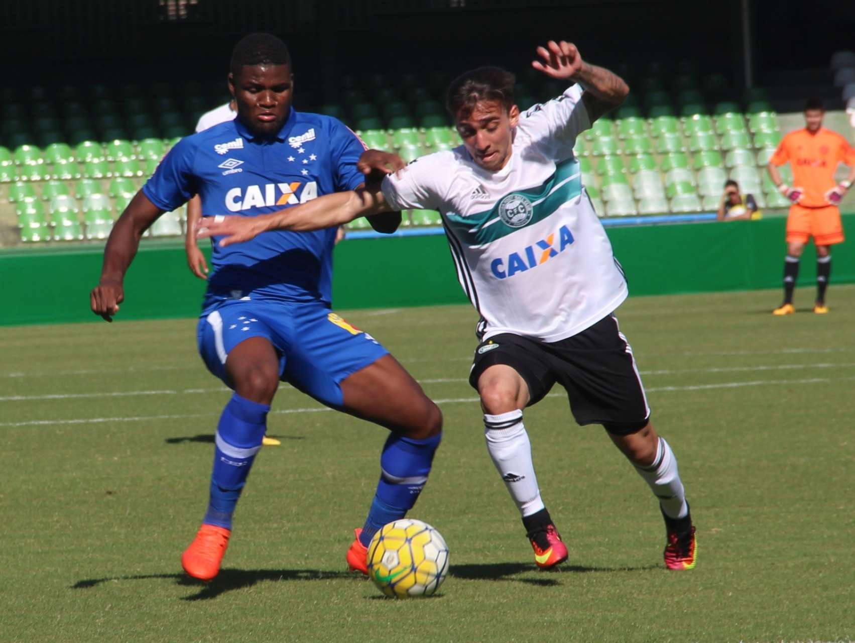 Sub-20 trope�a na estreia
