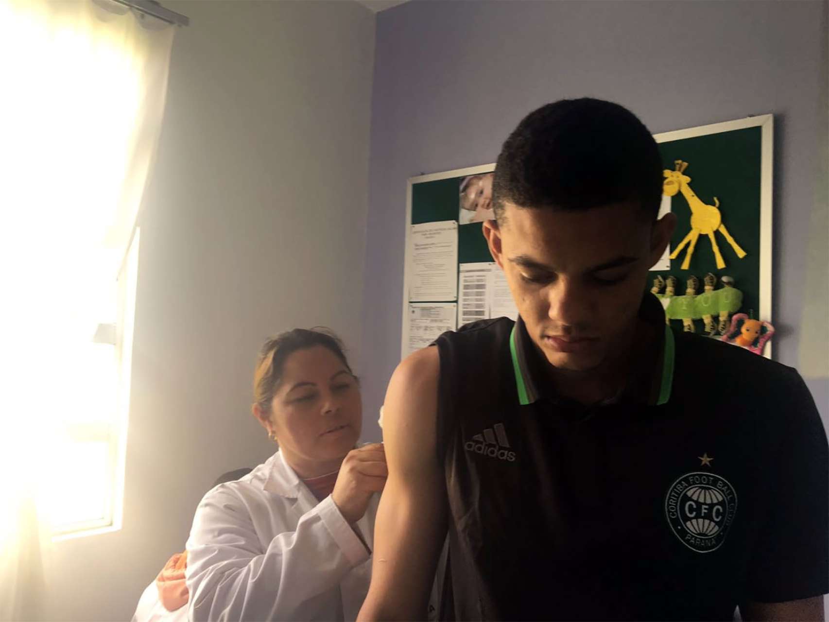 Elenco coxa-branca recebe vacina��o