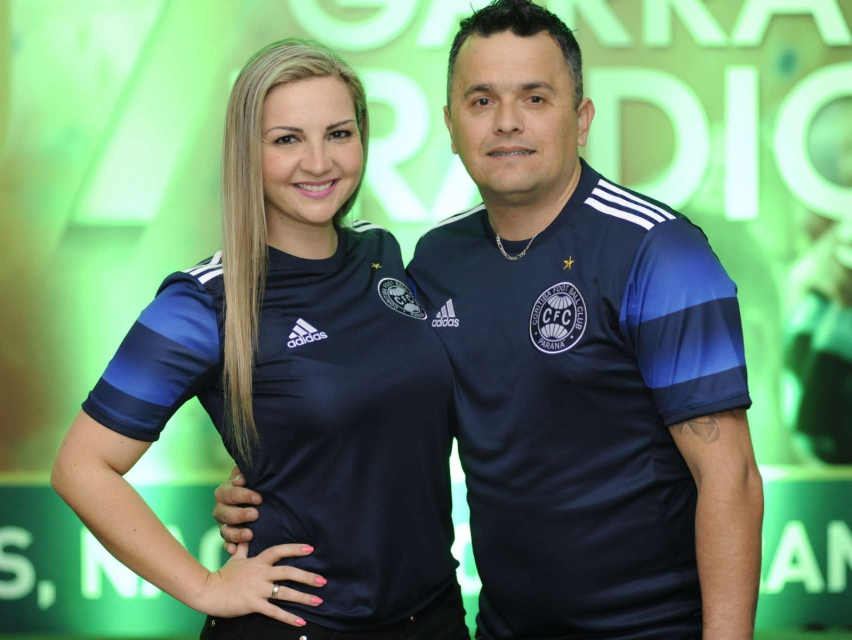 Torcida conhece a nova camisa III do Coxa