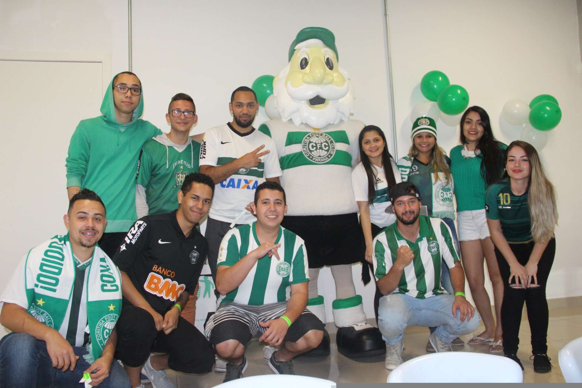 Feliz anivers�rio, s�cios!