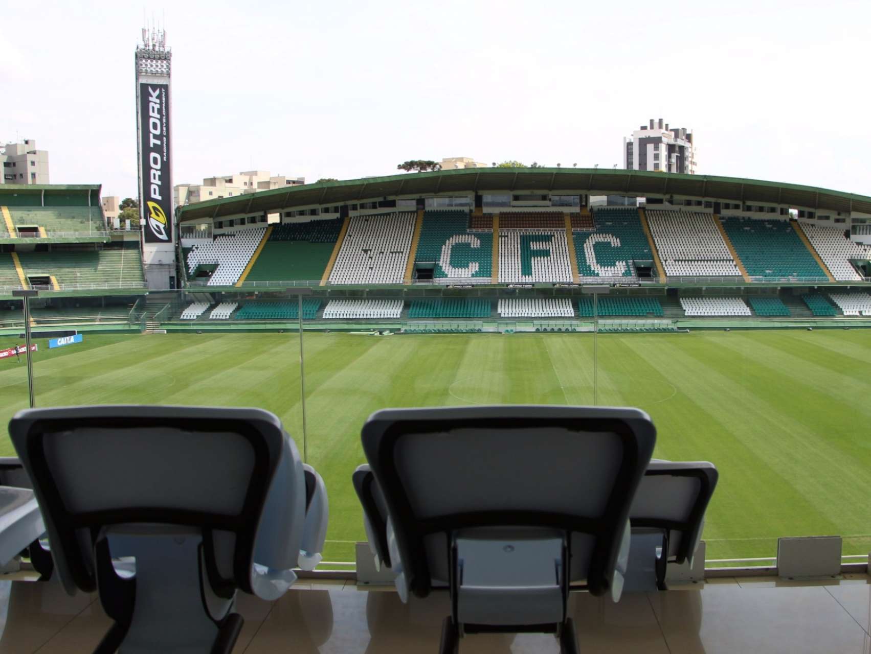 Assista ao jogo Coxa e Nacional de camarote