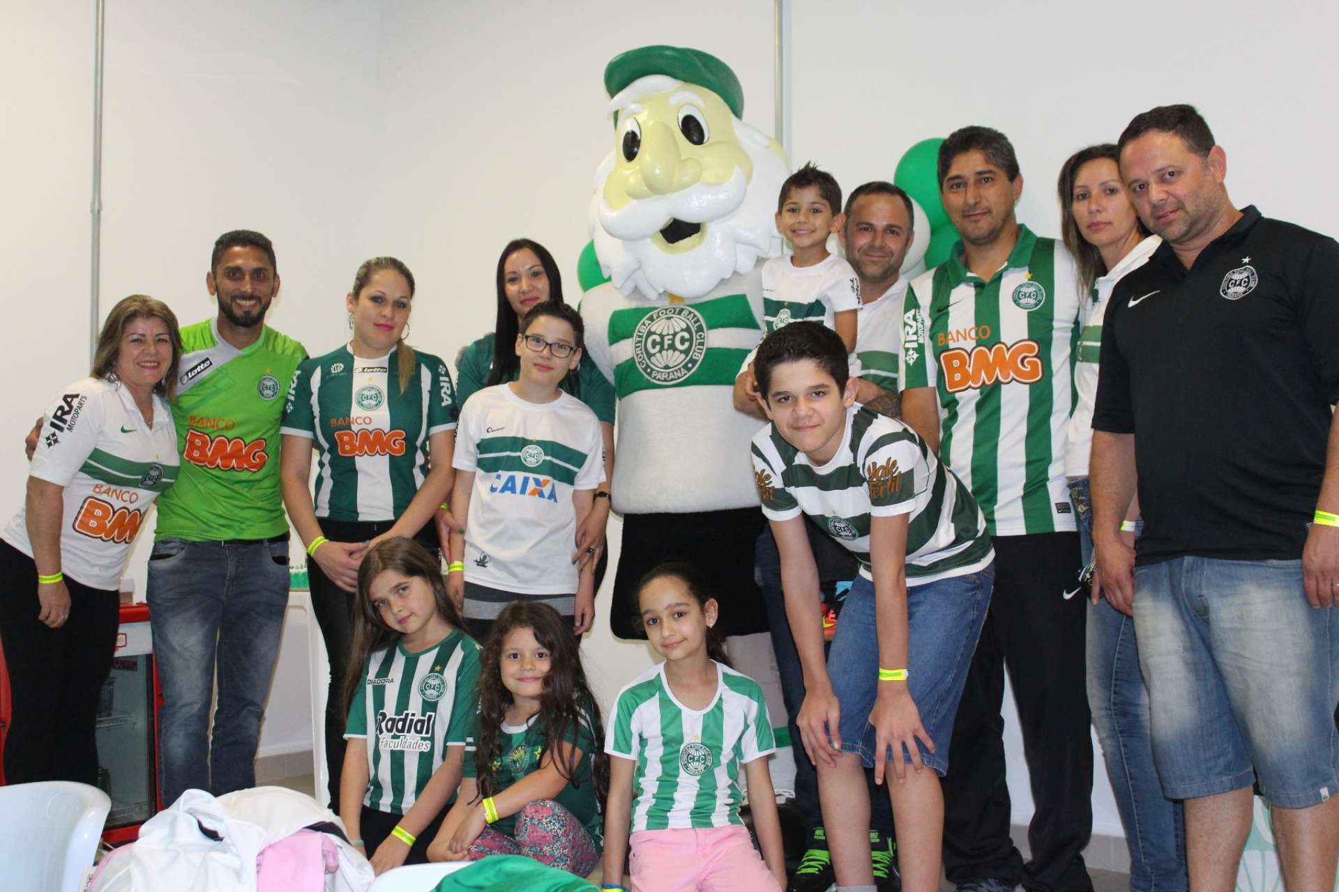 Feliz anivers�rio, s�cios!