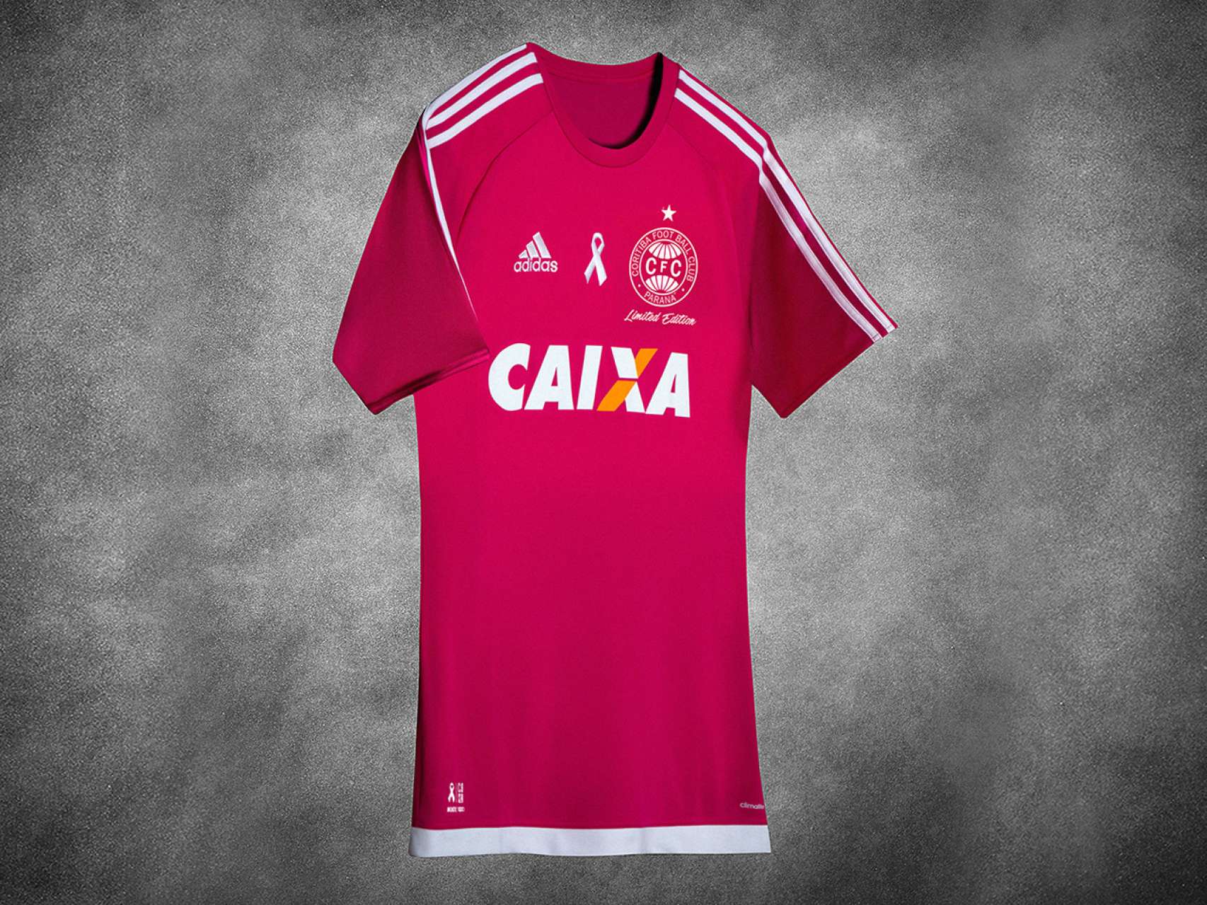 Coxa abra�a causa com nova camisa rosa
