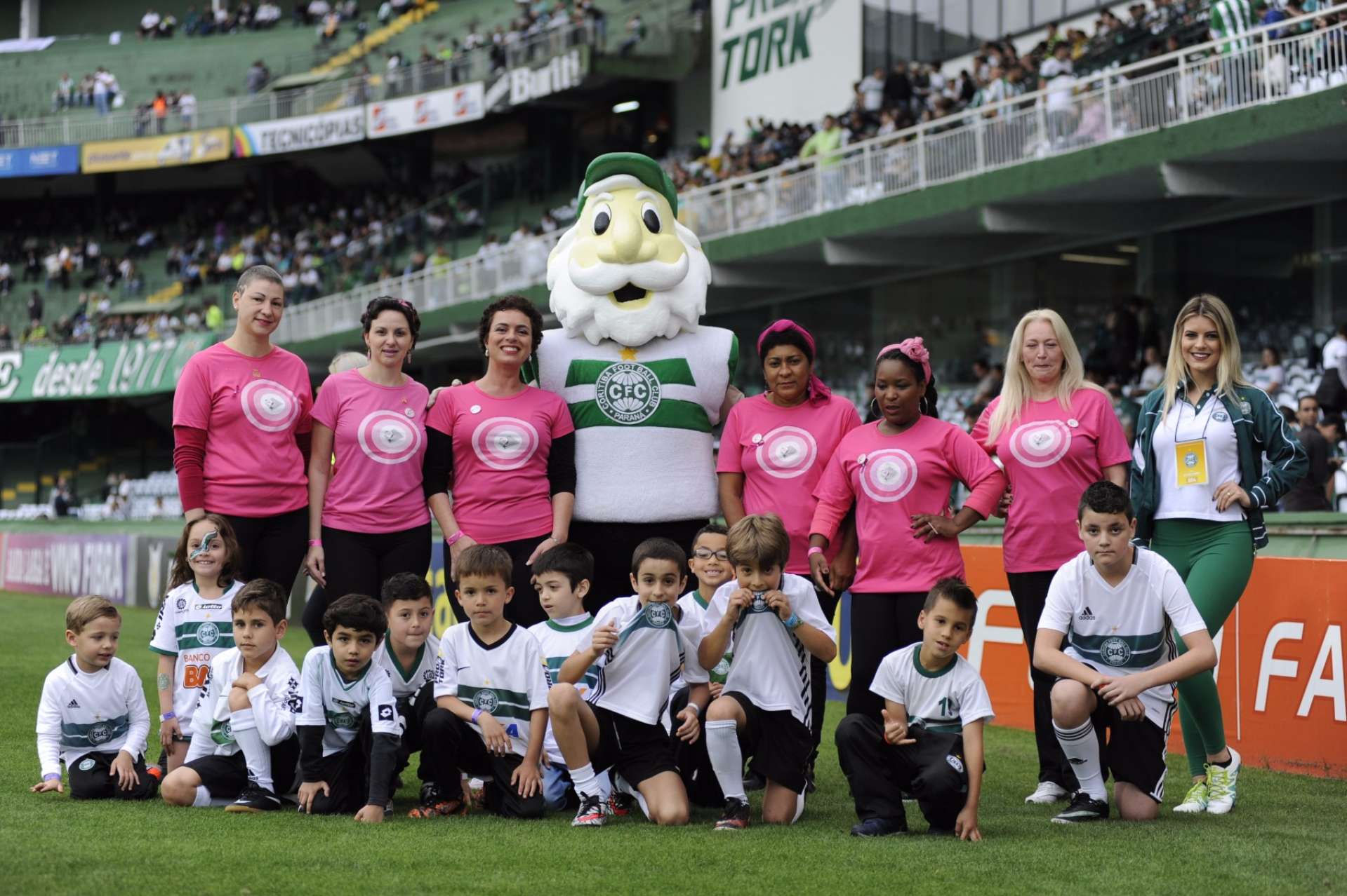 Coritiba veste cor de rosa 
