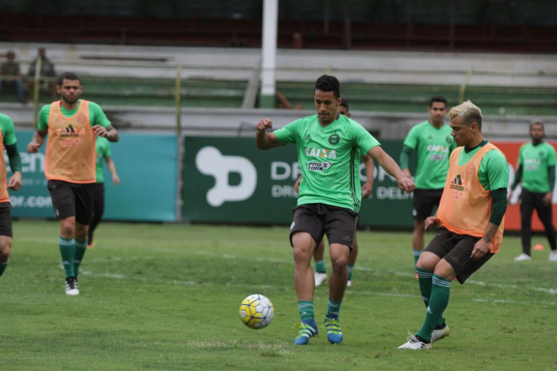 Coxa faz atividade nas Laranjeiras