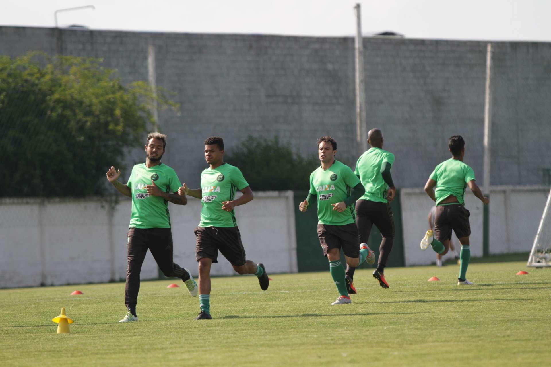 Coxa abre semana de treinos