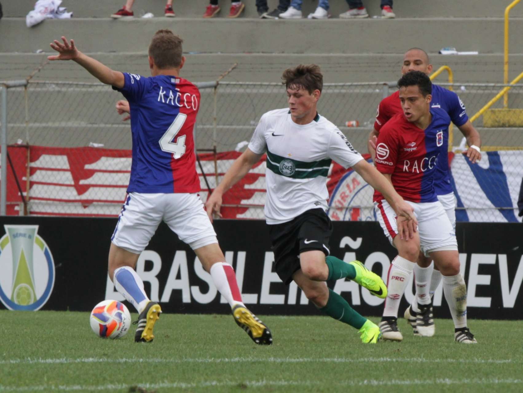 Coxa Sub-17 perde nos p�naltis
