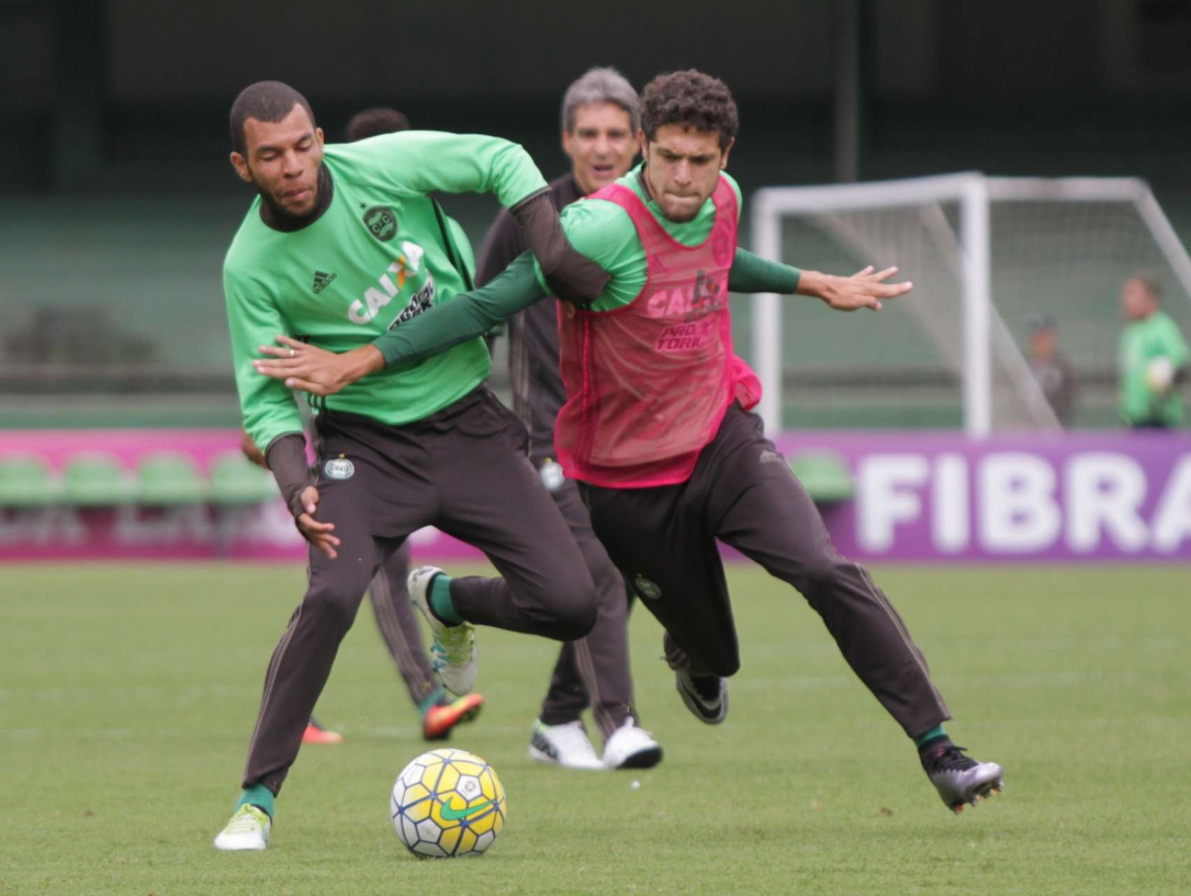 Coxa faz treino aberto � torcida no Couto