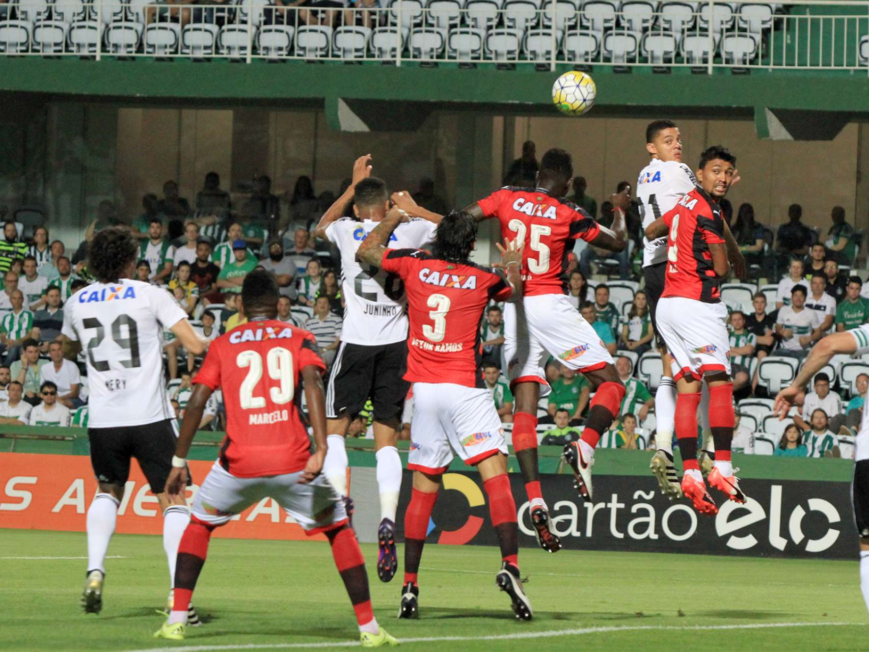 Coxa sofre rev�s no Couto