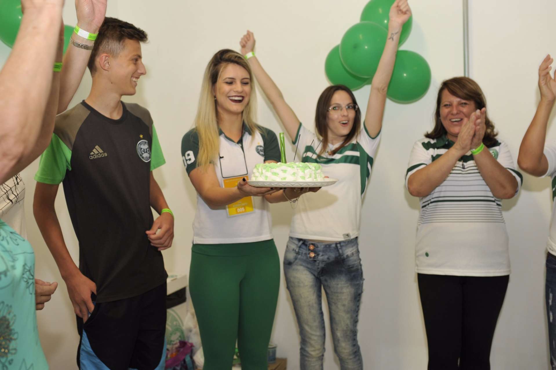 Feliz anivers�rio, s�cios!